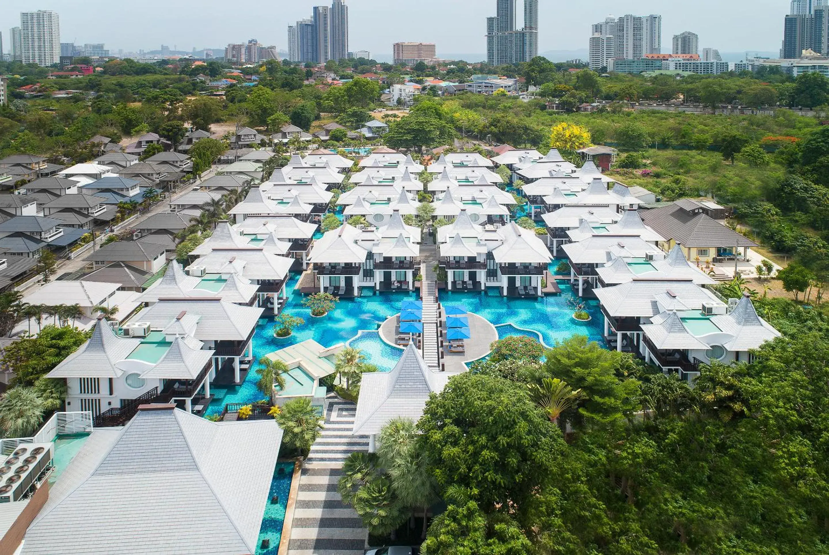 Landmark view, Pool View in Z Through By The Zign