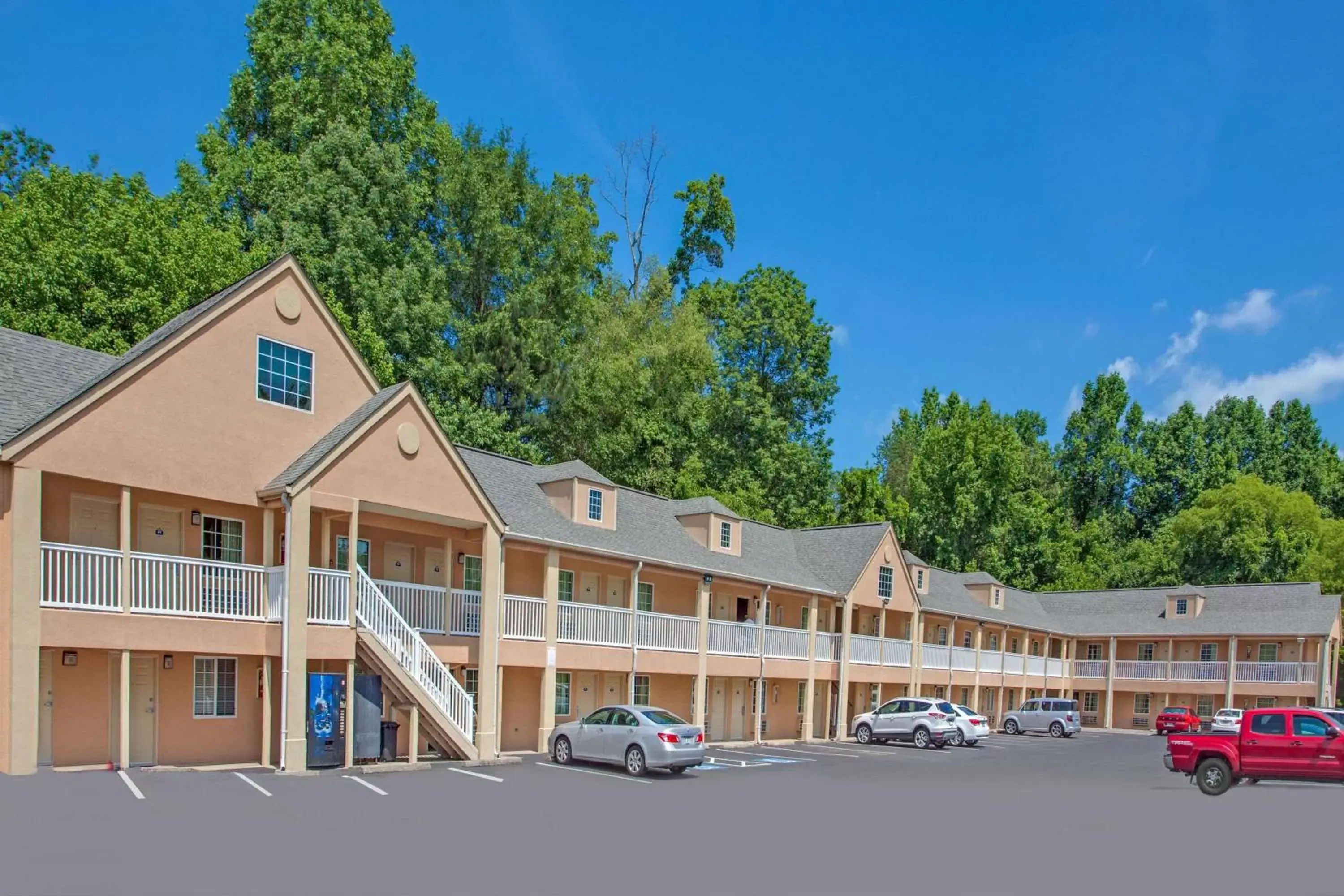 Property Building in Days Inn by Wyndham Canton