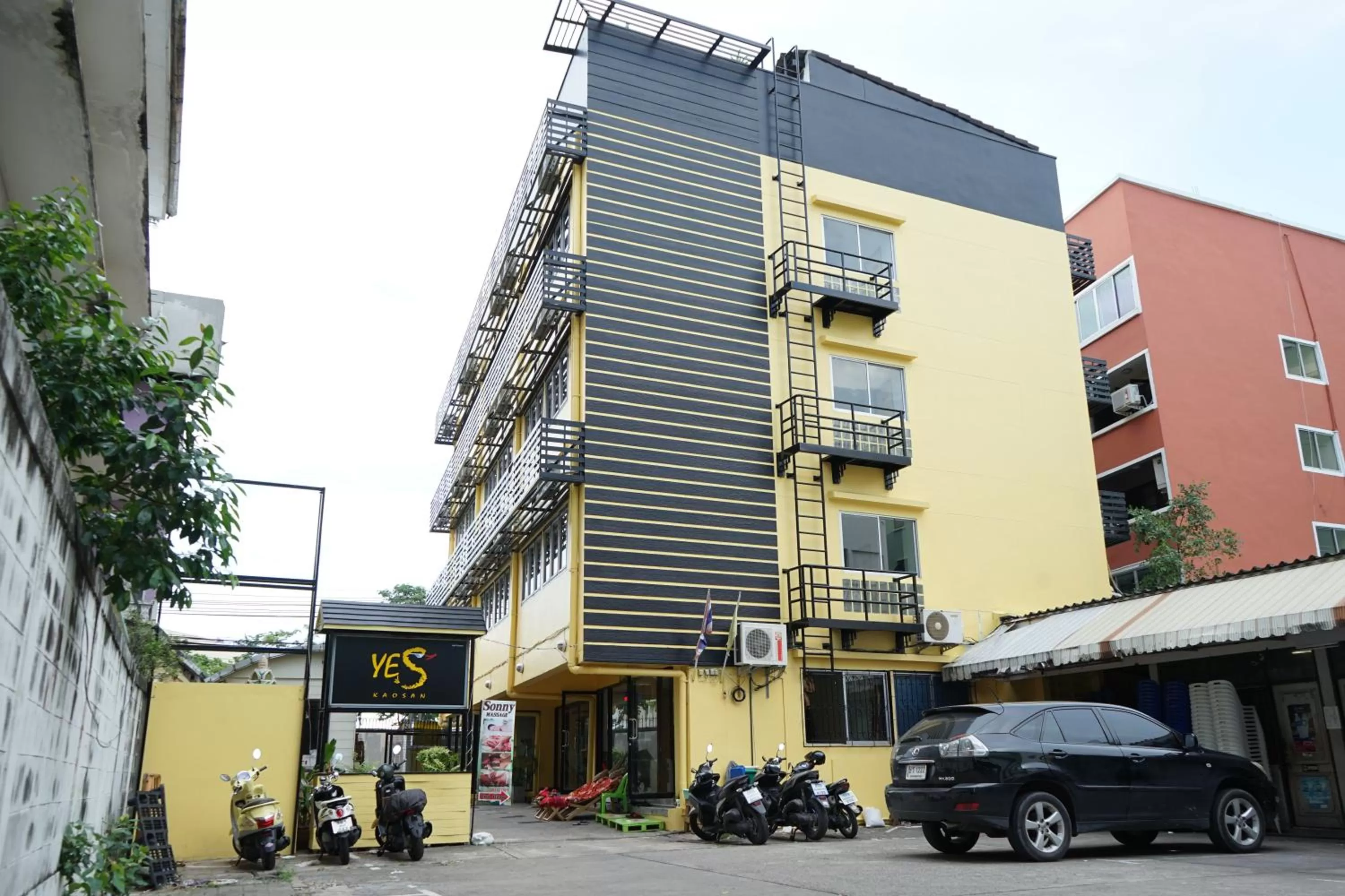 Property building in Yes Kaosan