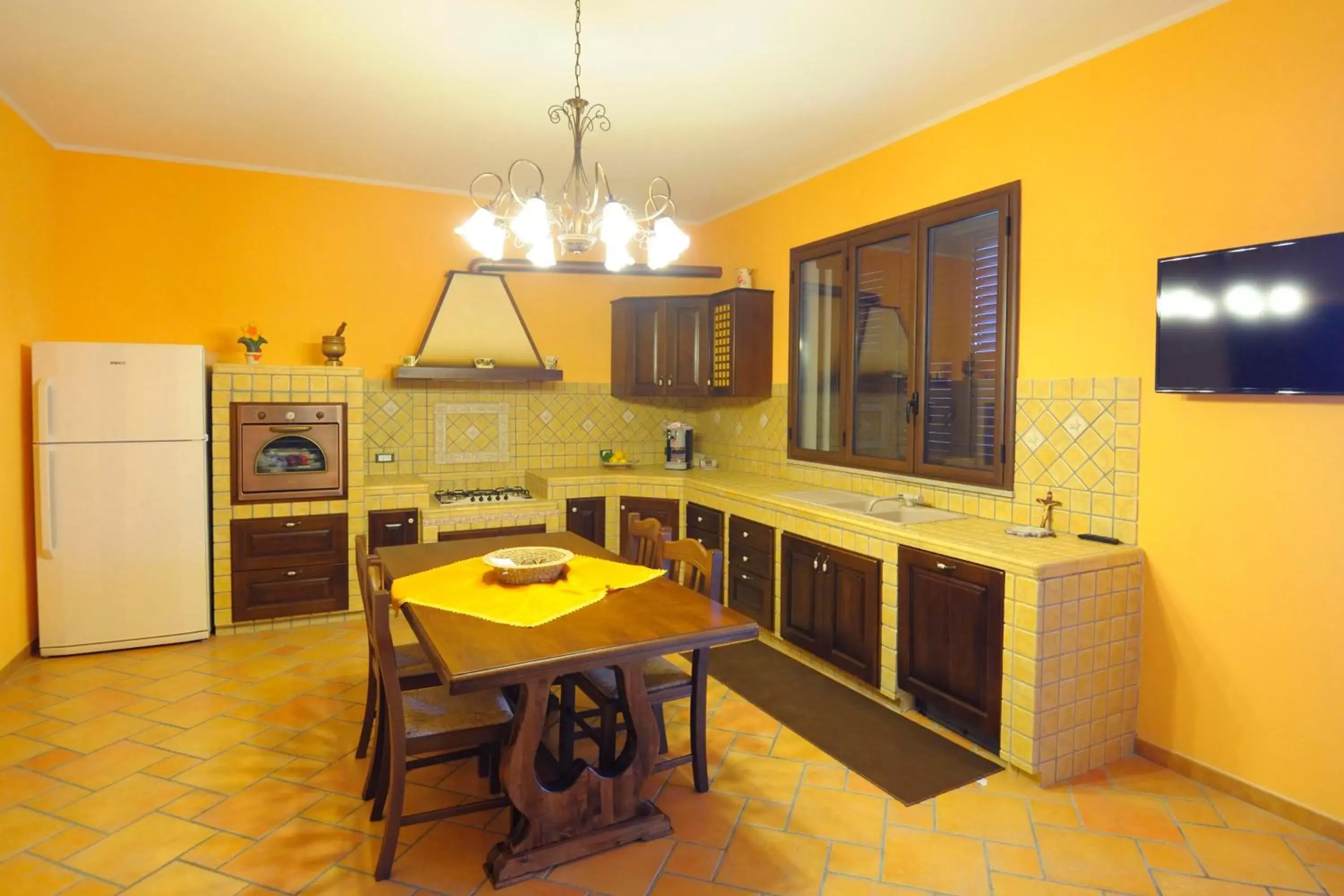 Kitchen or kitchenette, Dining Area in Profumo di Zagara