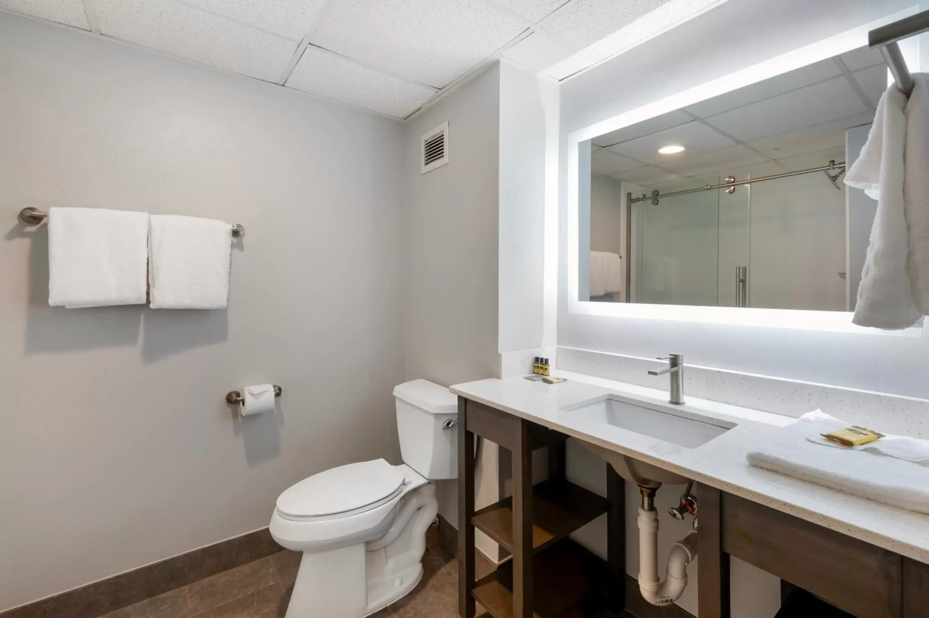 Bathroom in Best Western Plus Mount Vernon - Fort Belvoir