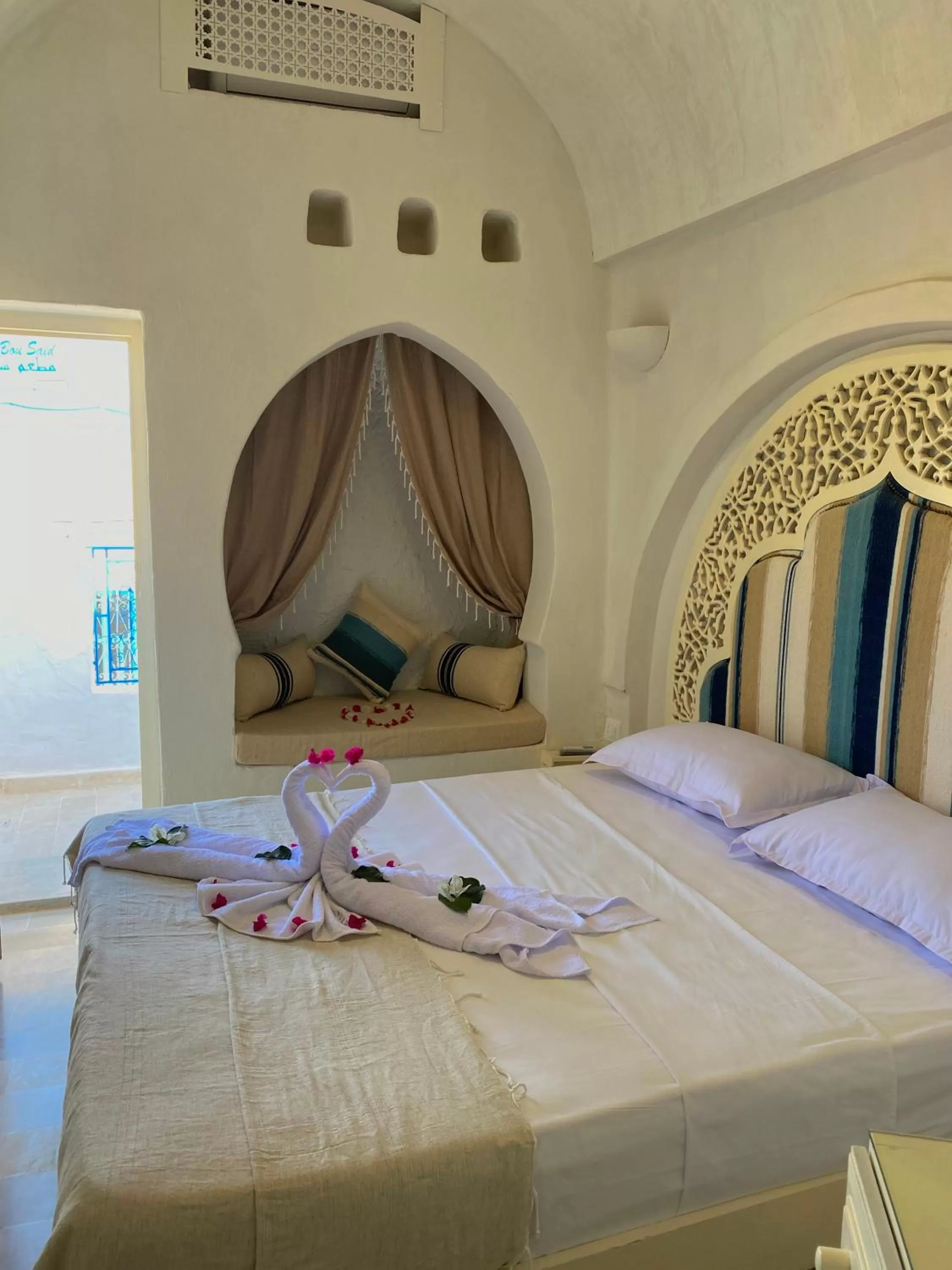 Bed in Djerba Authentique