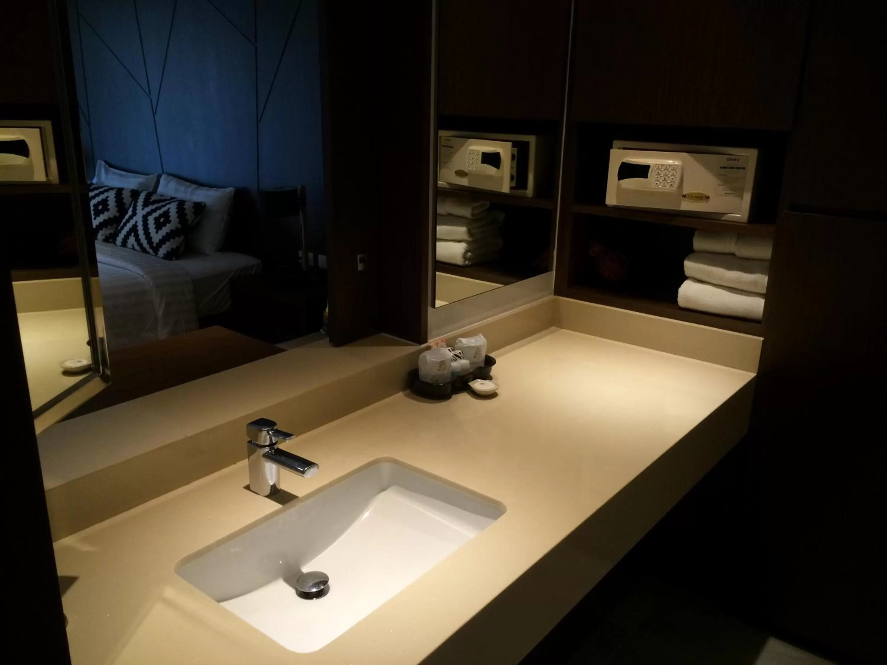 Bathroom in Season Five Hotel