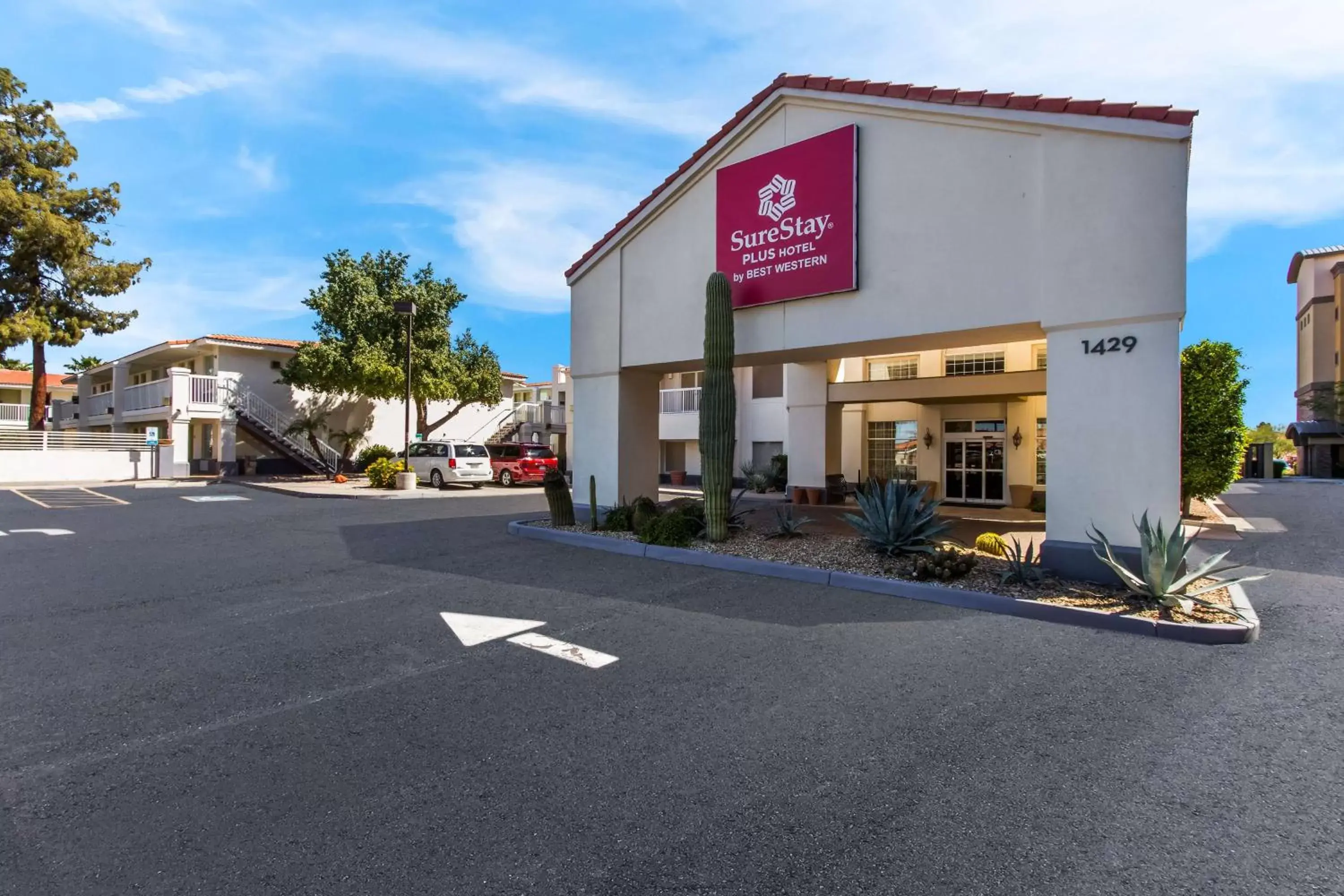 Property Building in SureStay Plus Hotel by Best Western Tempe University