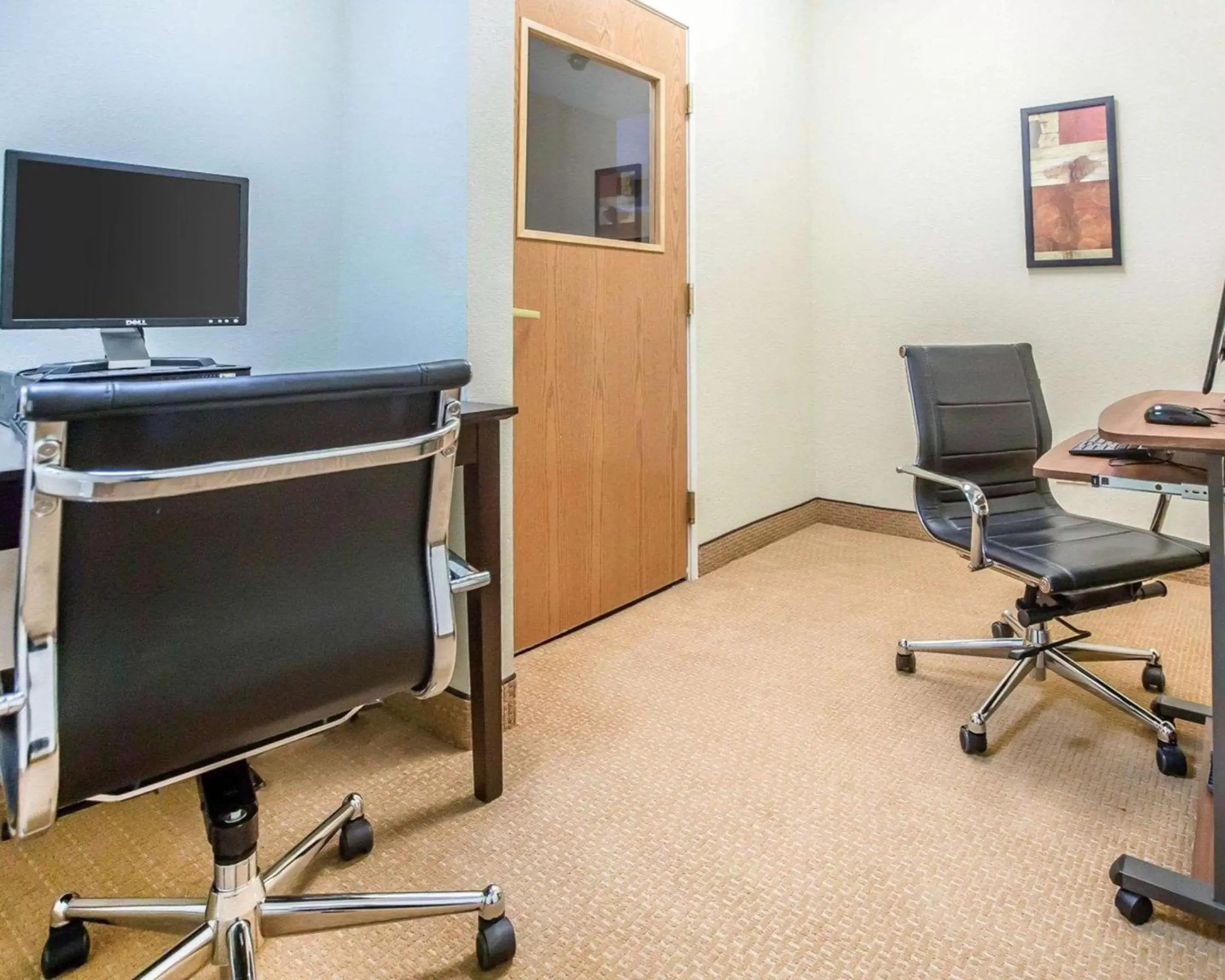 Business facilities, TV/Entertainment Center in Comfort Inn & Suites near Tinley Park Amphitheater