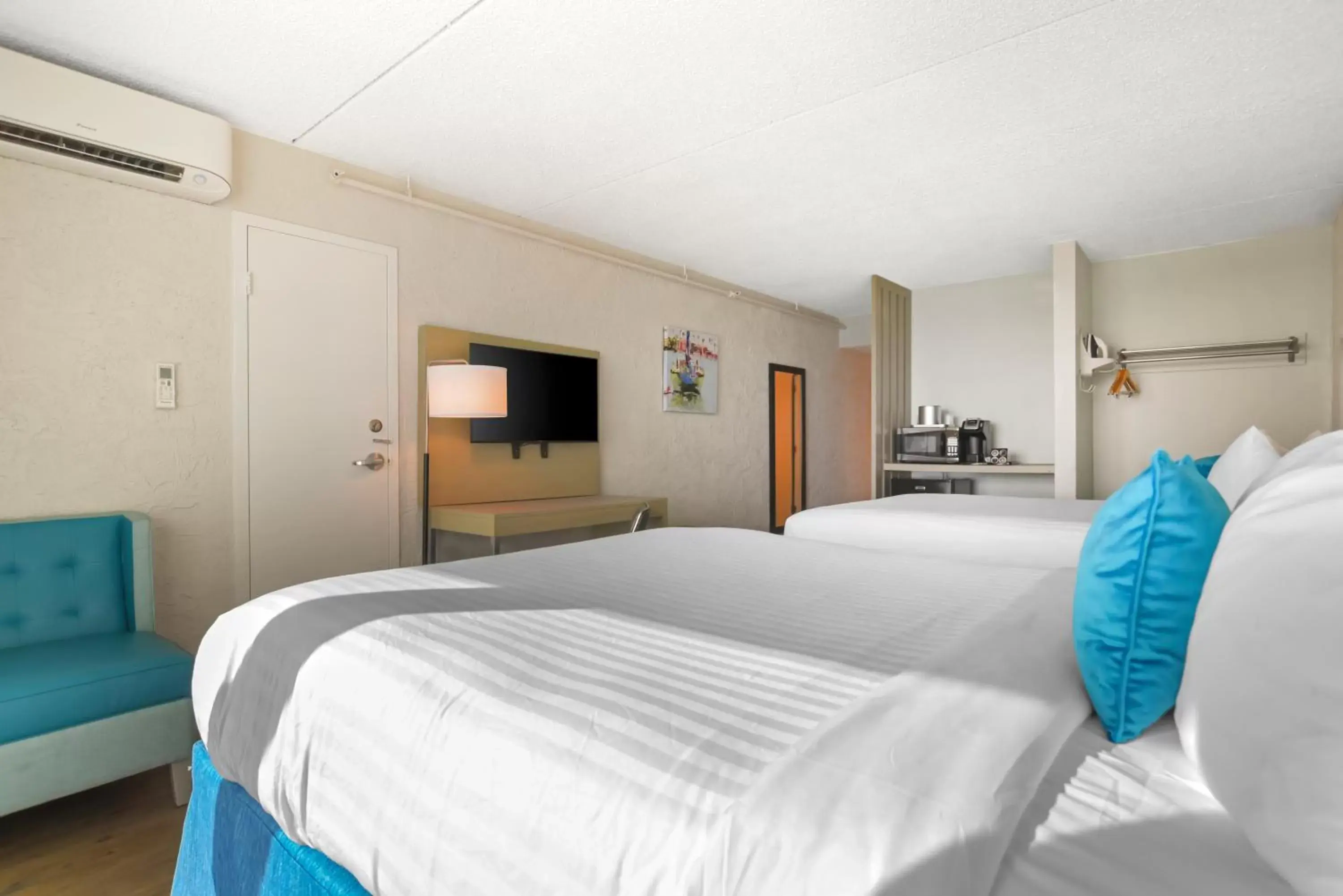 Bed in Inn on Destin Harbor, Ascend Hotel Collection