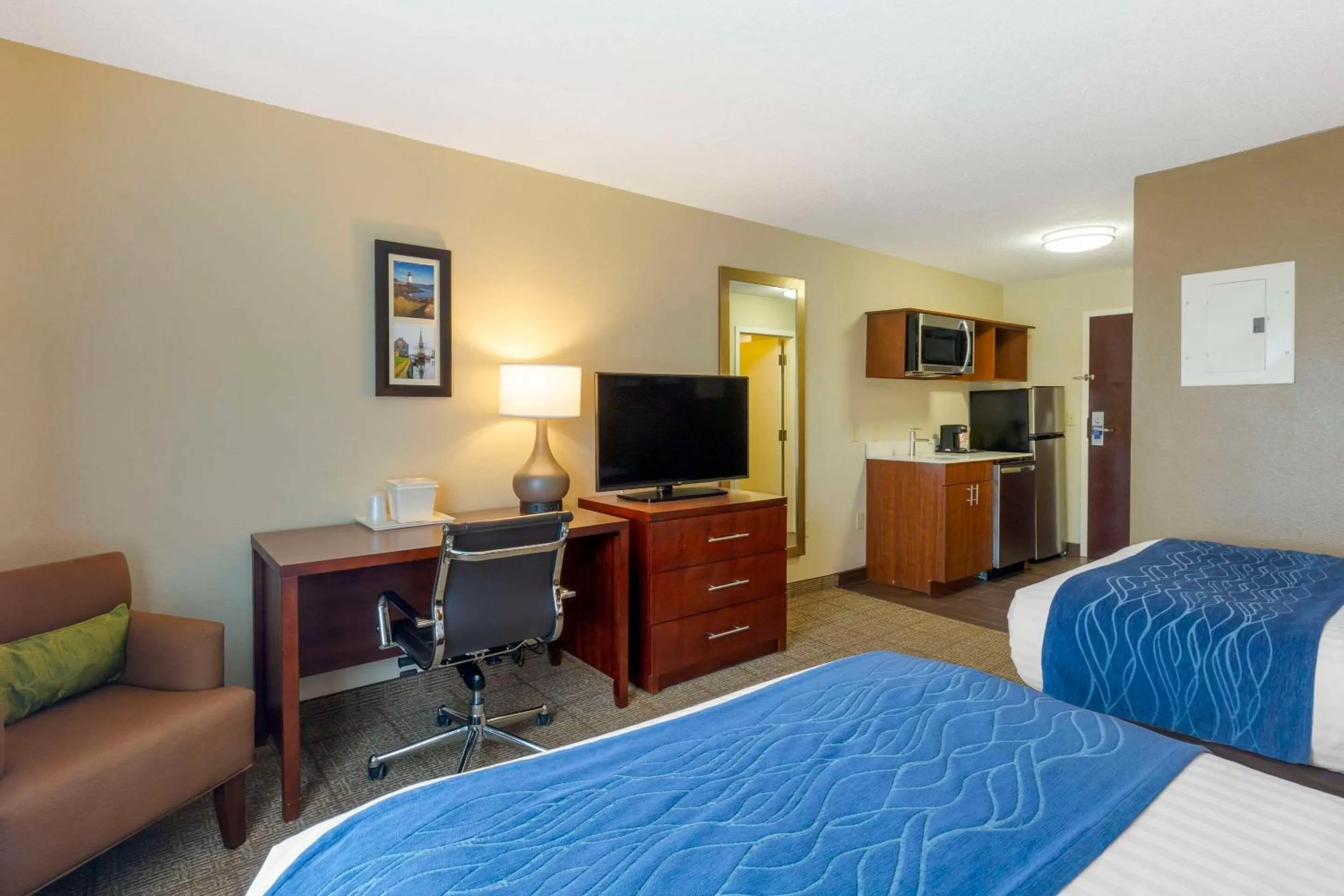 Bedroom, Bed in Comfort Inn Danvers - Boston North Shore