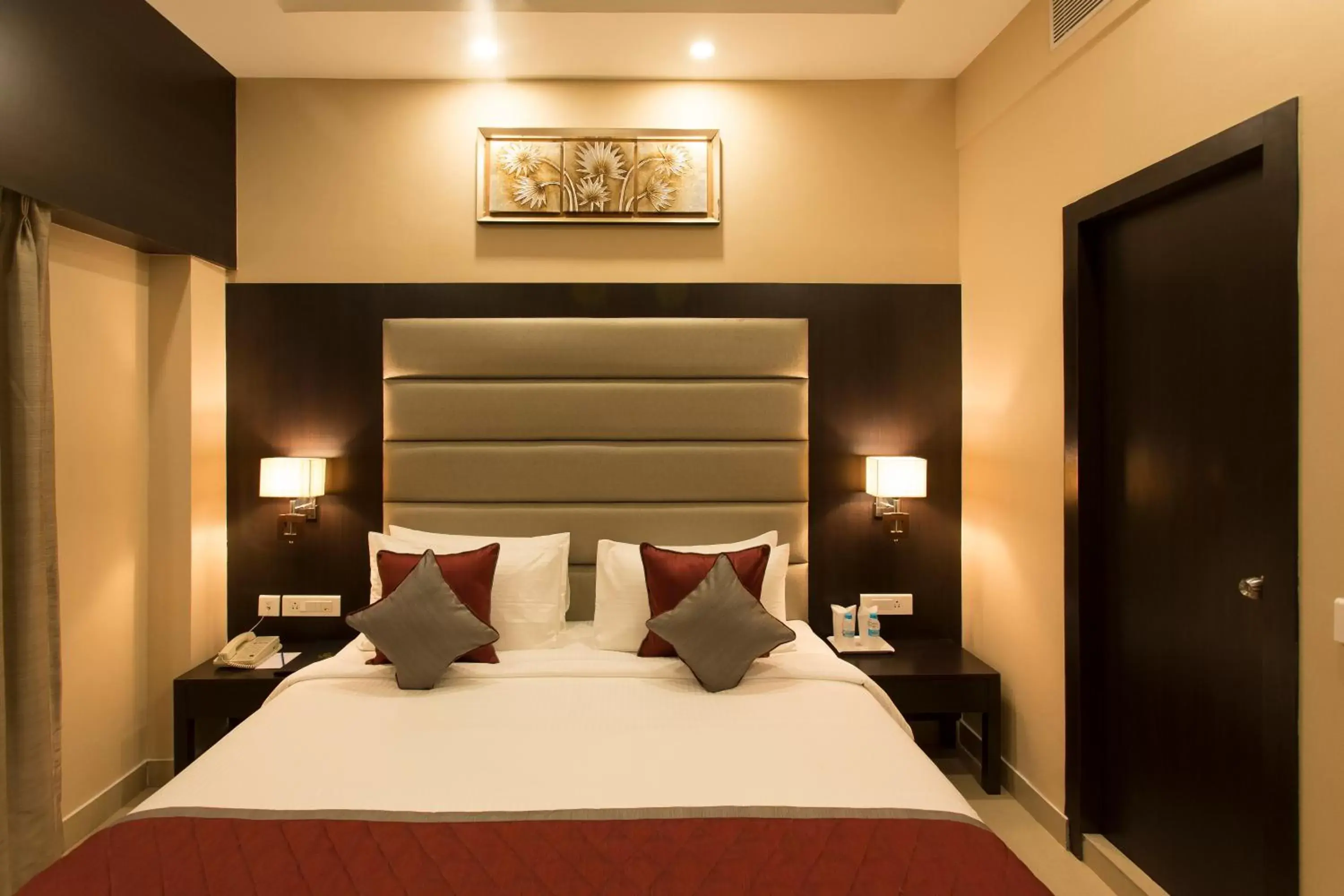 Bedroom, Bed in Golden Tulip Saltlake Kolkata
