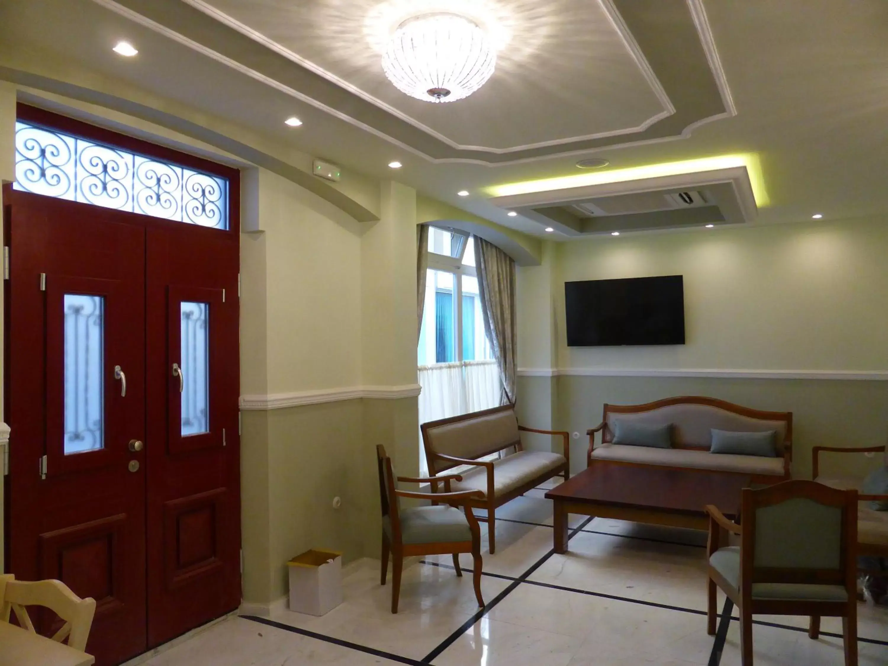 Communal lounge/ TV room, Seating Area in HOTEL TSARSI