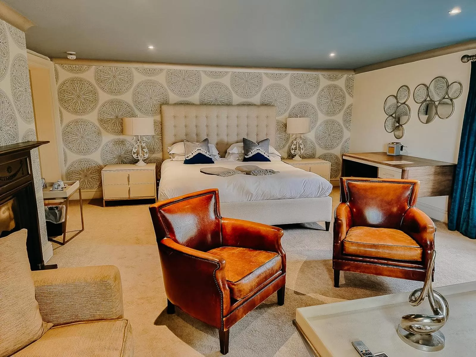 Bed, Seating Area in Verzon House