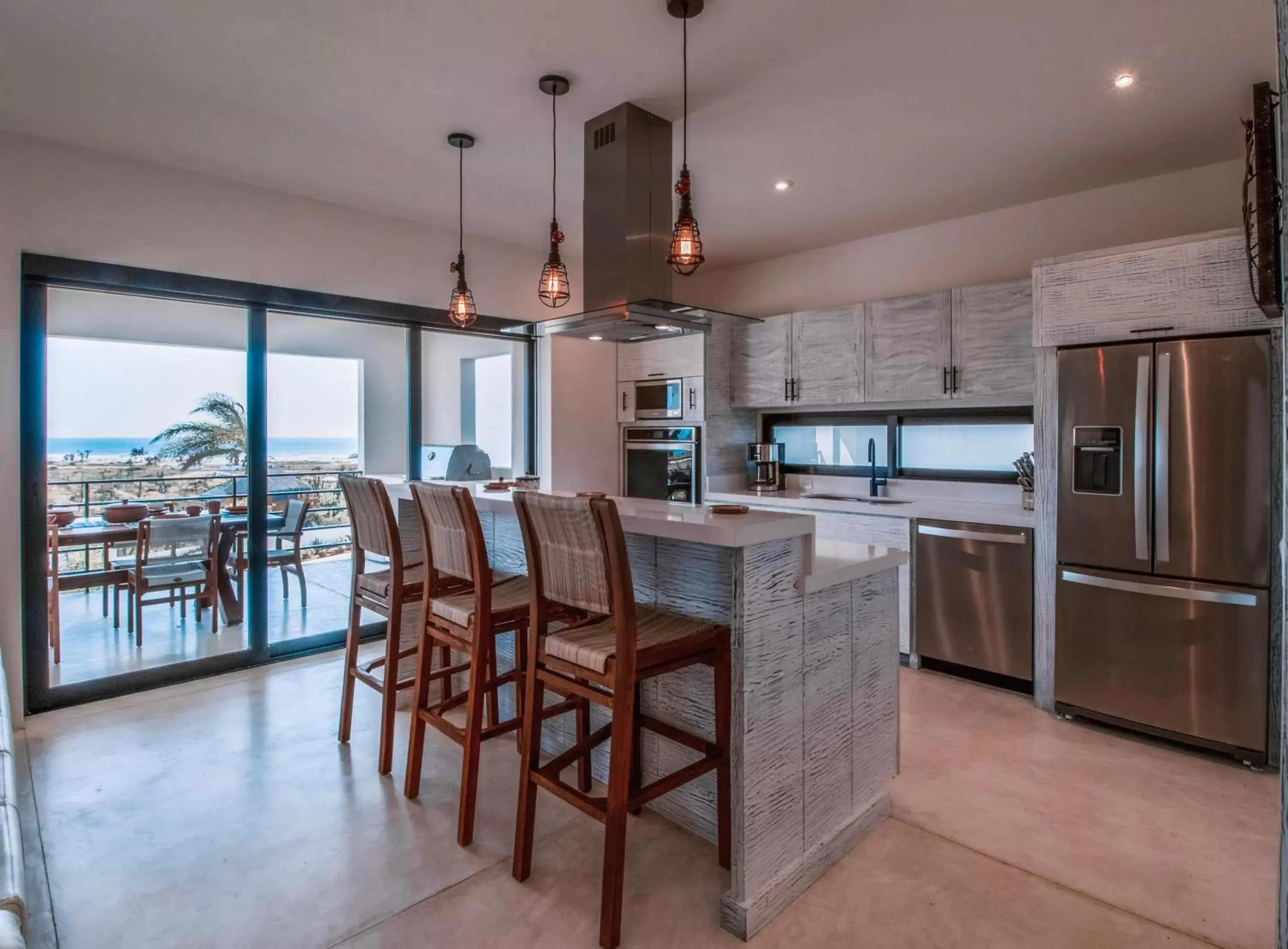 Kitchen or kitchenette, Dining Area in Cerritos Surf Residences