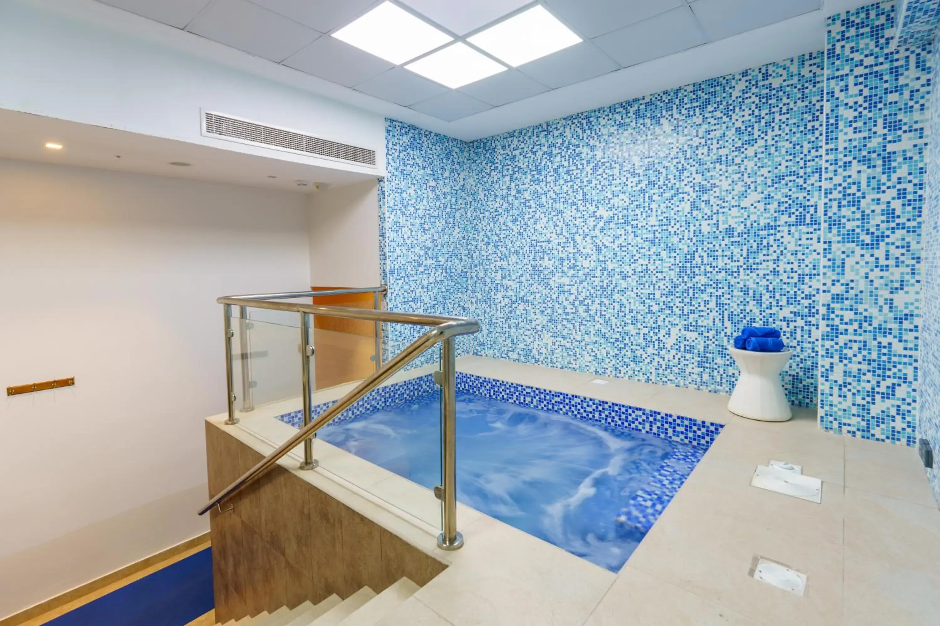 Spa and wellness centre/facilities, Swimming Pool in Levatio Hotel Muscat
