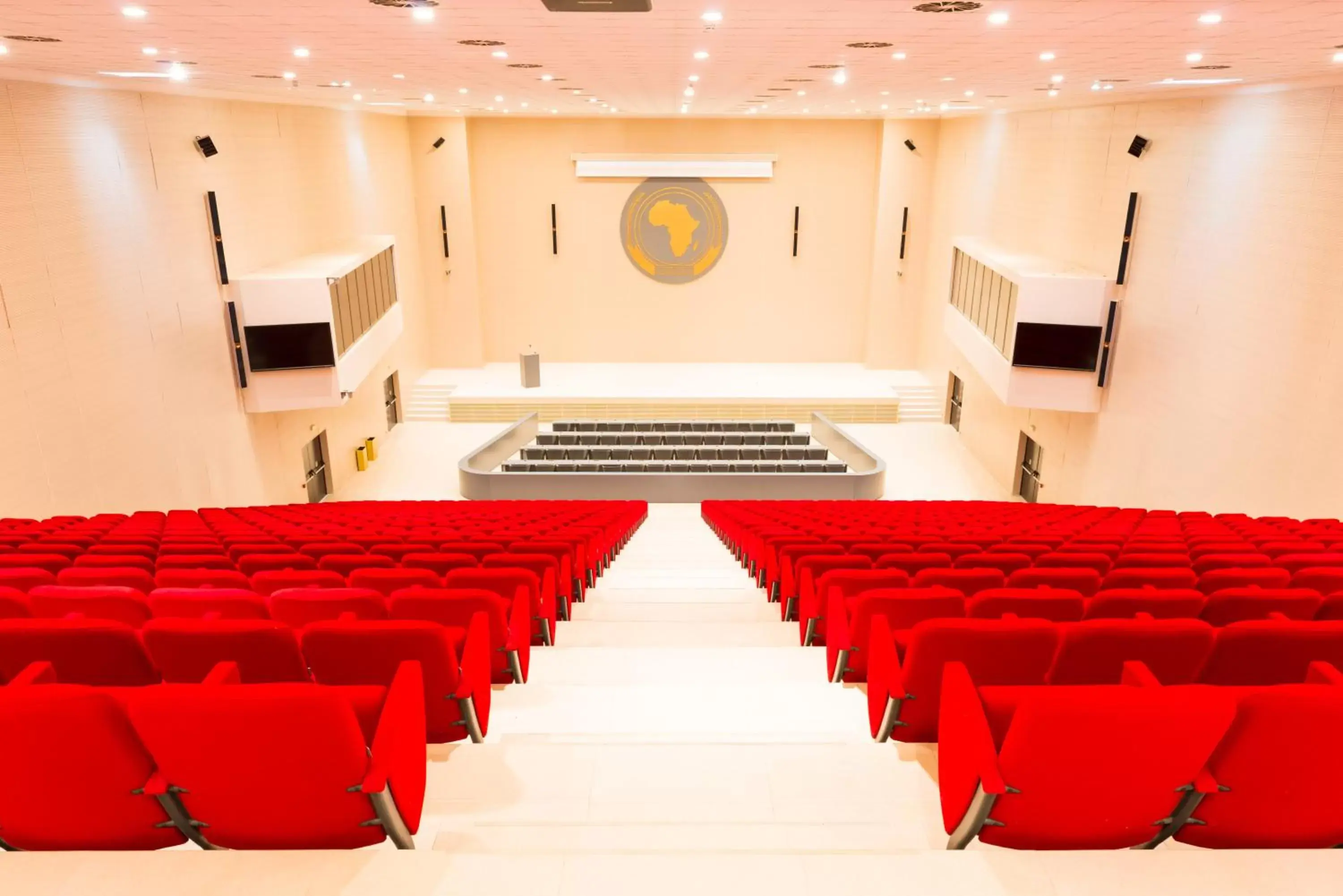 Meeting/conference room, Banquet Facilities in Radisson Blu Hotel N'Djamena