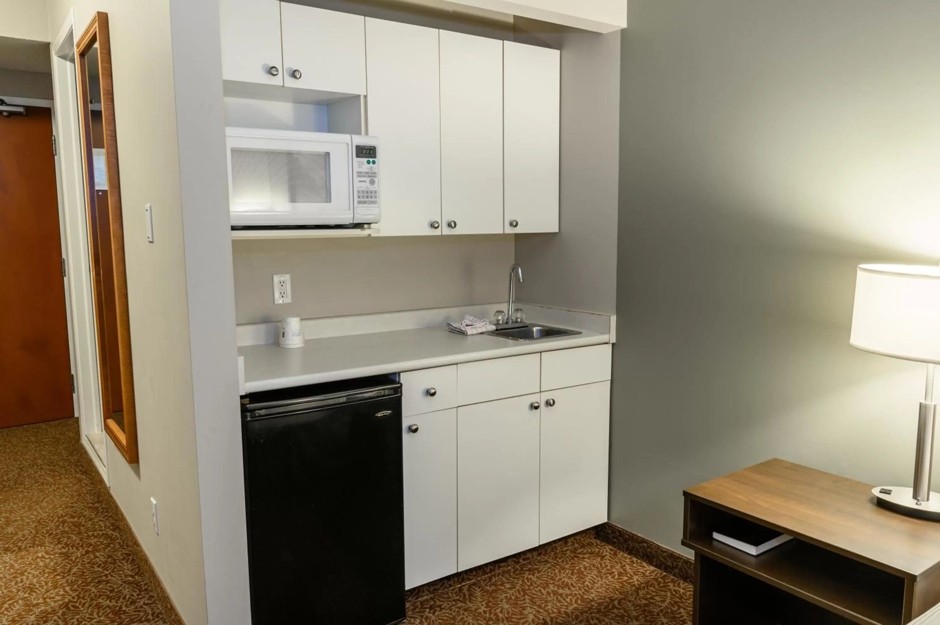 Kitchen or kitchenette in Super 8 by Wyndham Cochrane