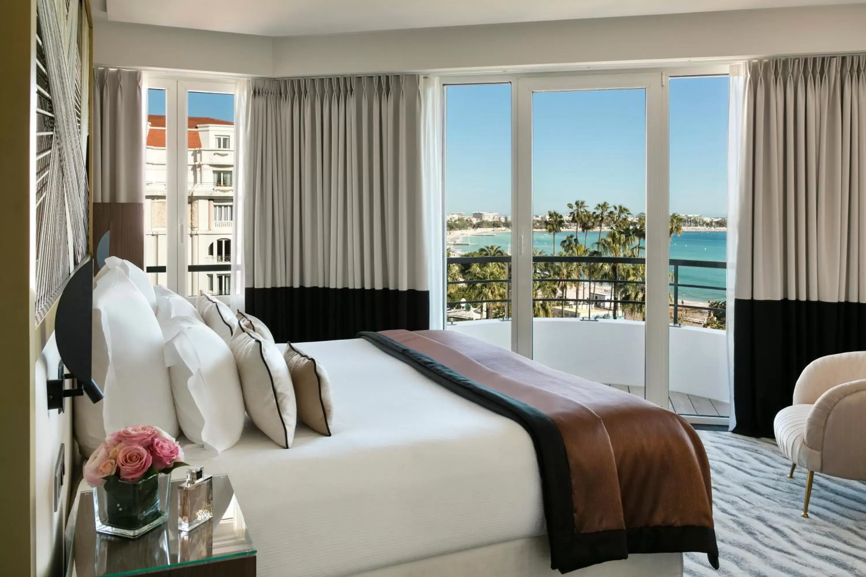 Bedroom in Hôtel Barrière Le Majestic Cannes