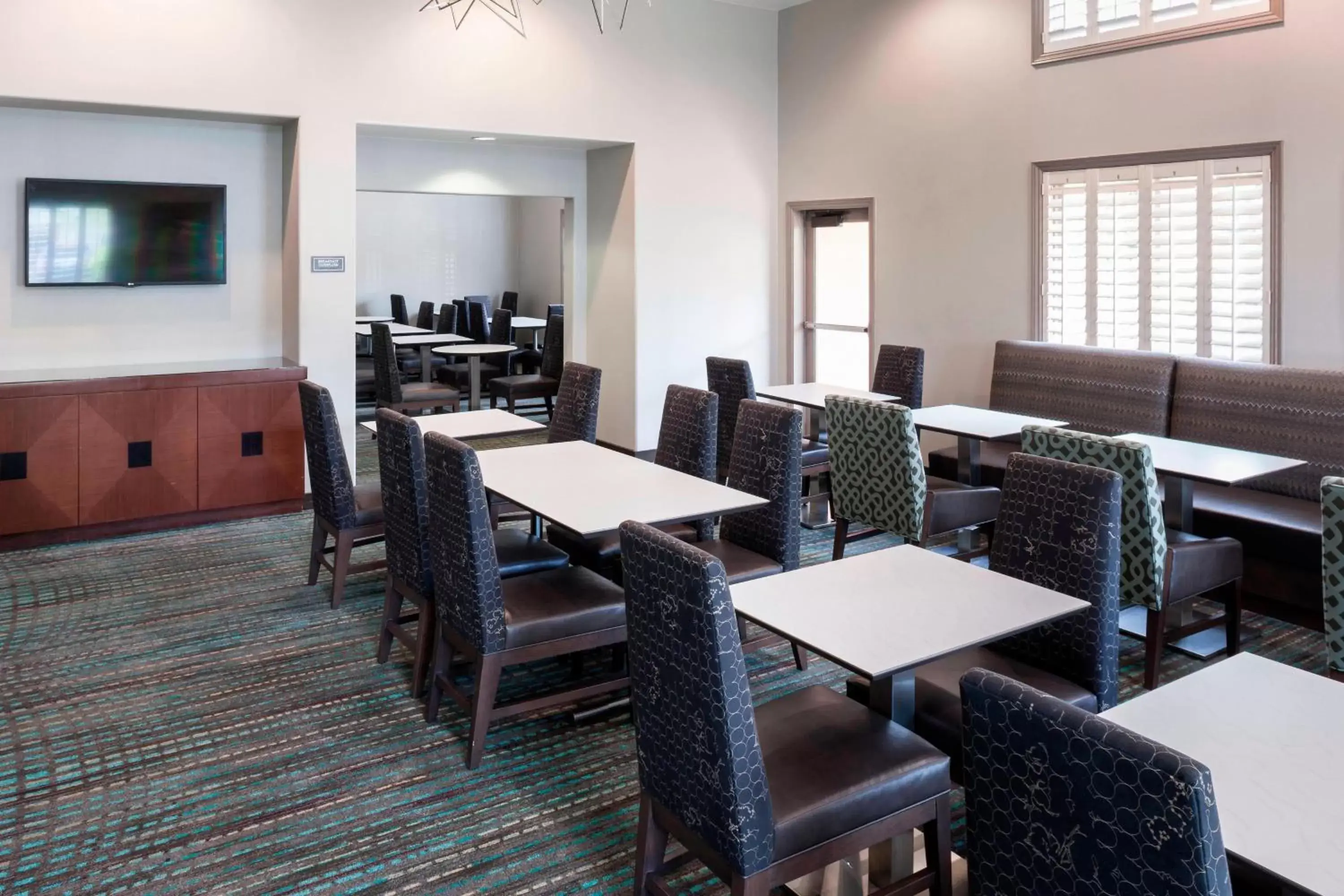 Breakfast, Restaurant/Places to Eat in Residence Inn by Marriott Santa Clarita Valencia