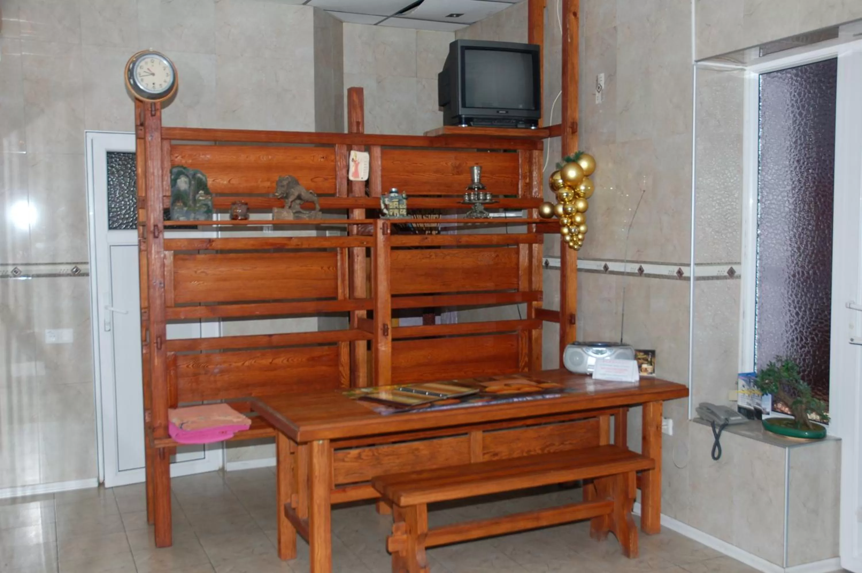 Restaurant/places to eat in Galian Hotel