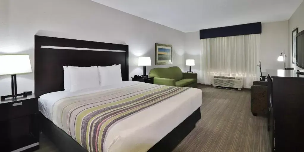 Bed in Country Inn & Suites by Radisson, Jacksonville, FL