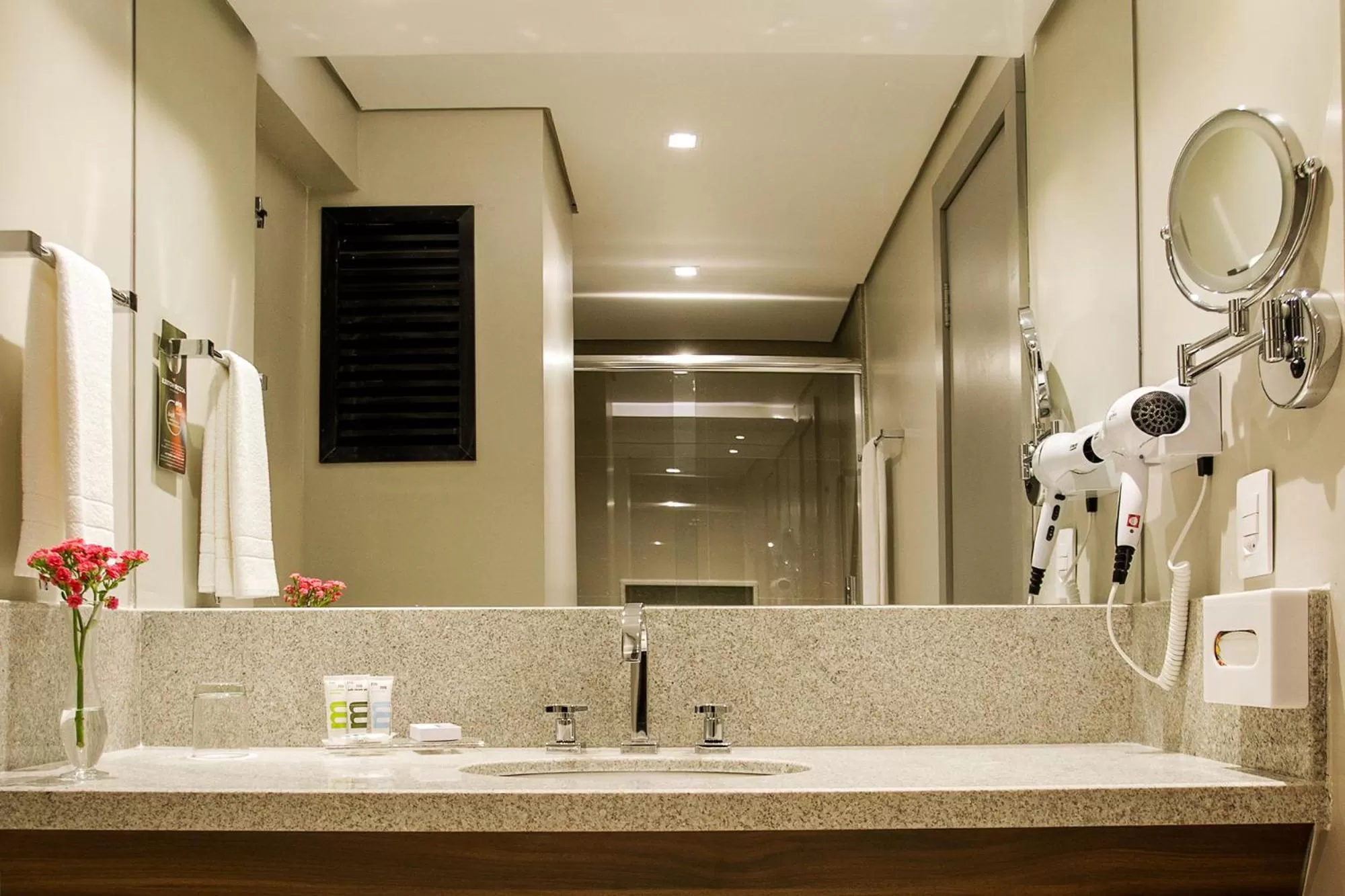 Bathroom in Mercure Curitiba Batel