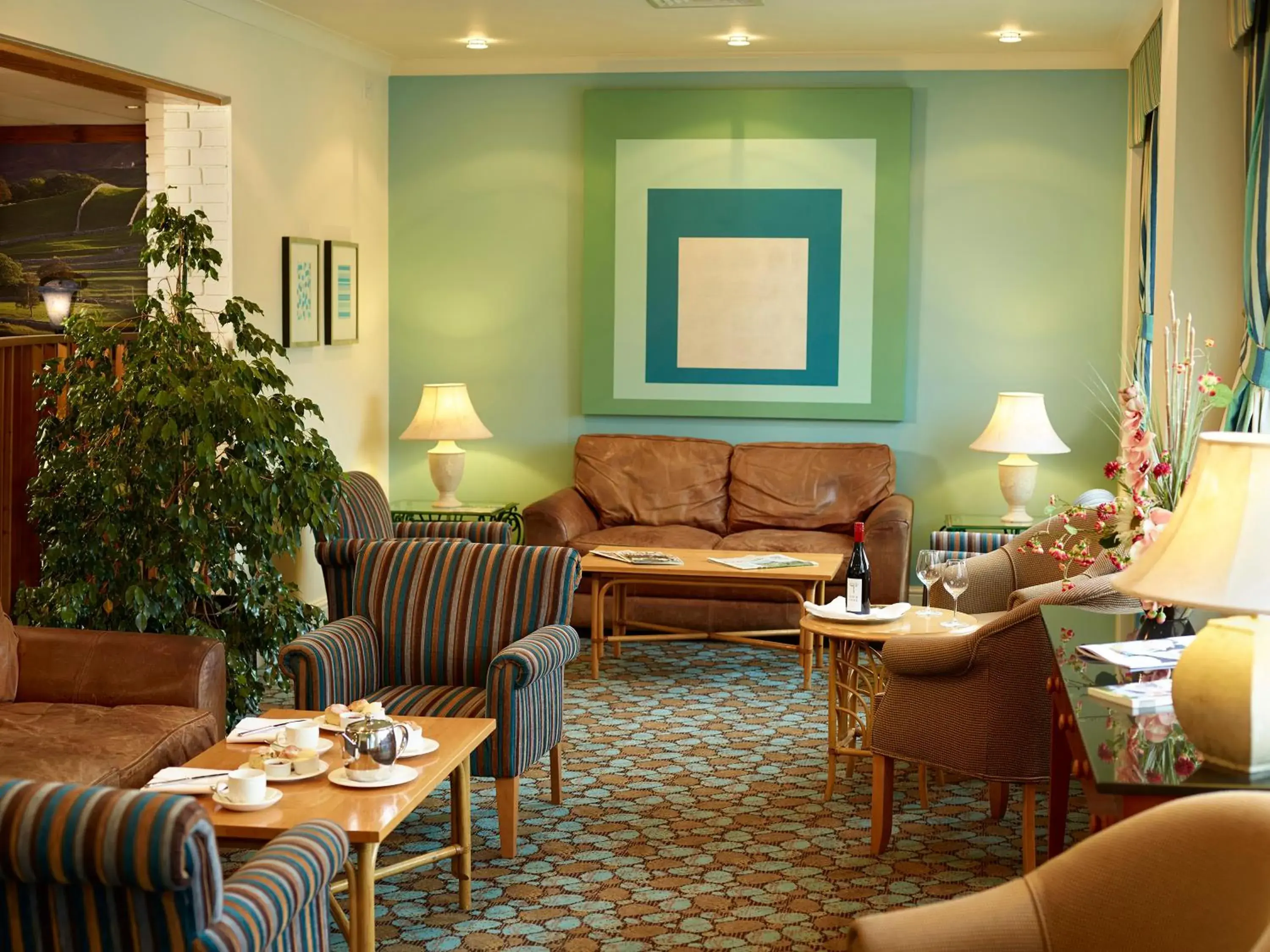 Lounge or bar, Seating Area in Best Western Plus Milford Hotel