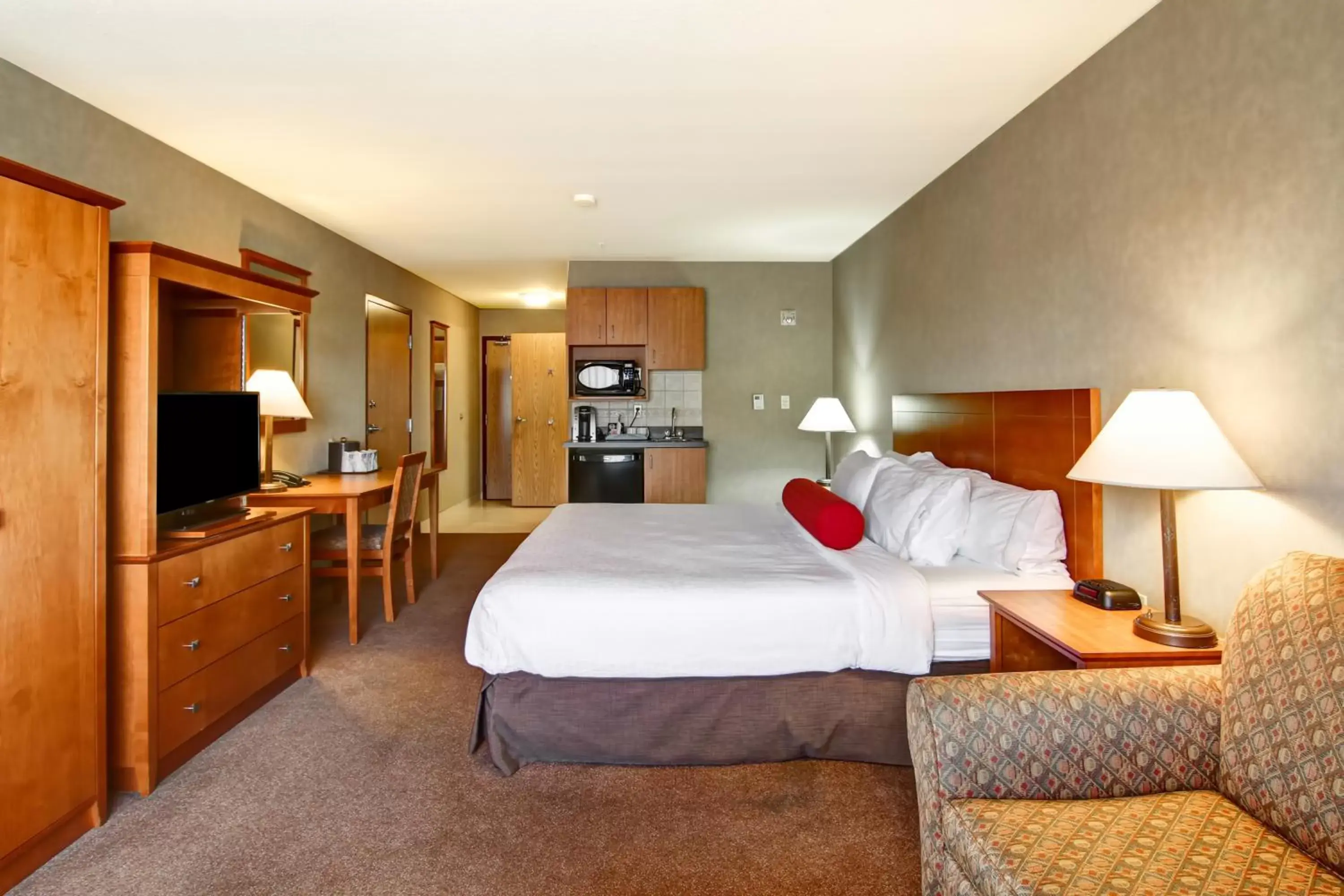 Bed in Ramada by Wyndham Ponoka Bed in Ramada by Wyndham Ponoka