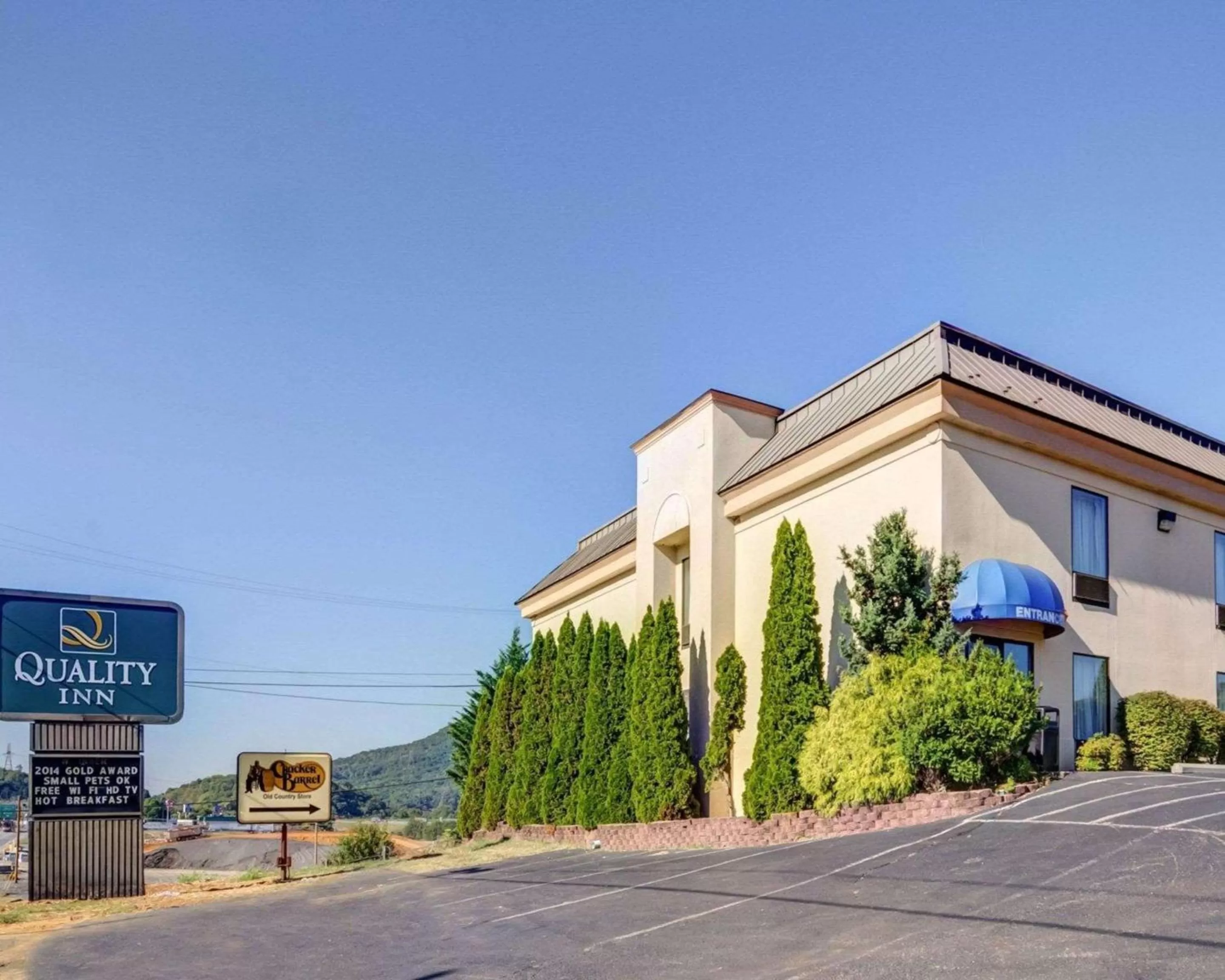 Property building in Quality Inn Troutville - Roanoke North