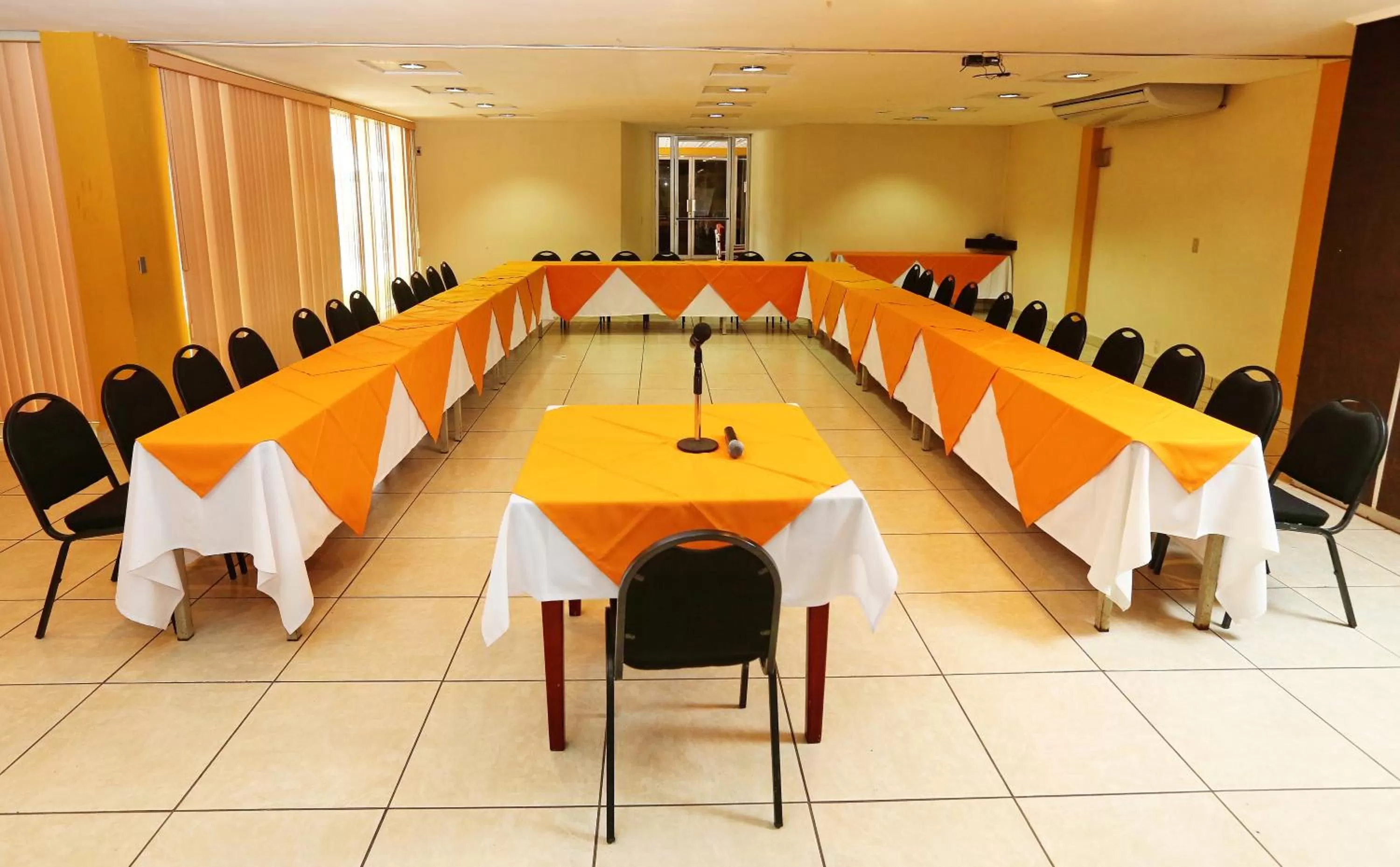 Business facilities in Hotel Estrella