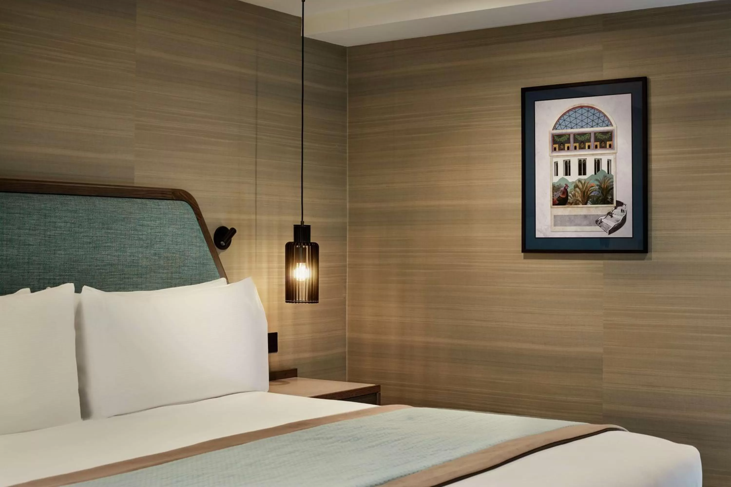 Bed in DoubleTree by Hilton London – West End