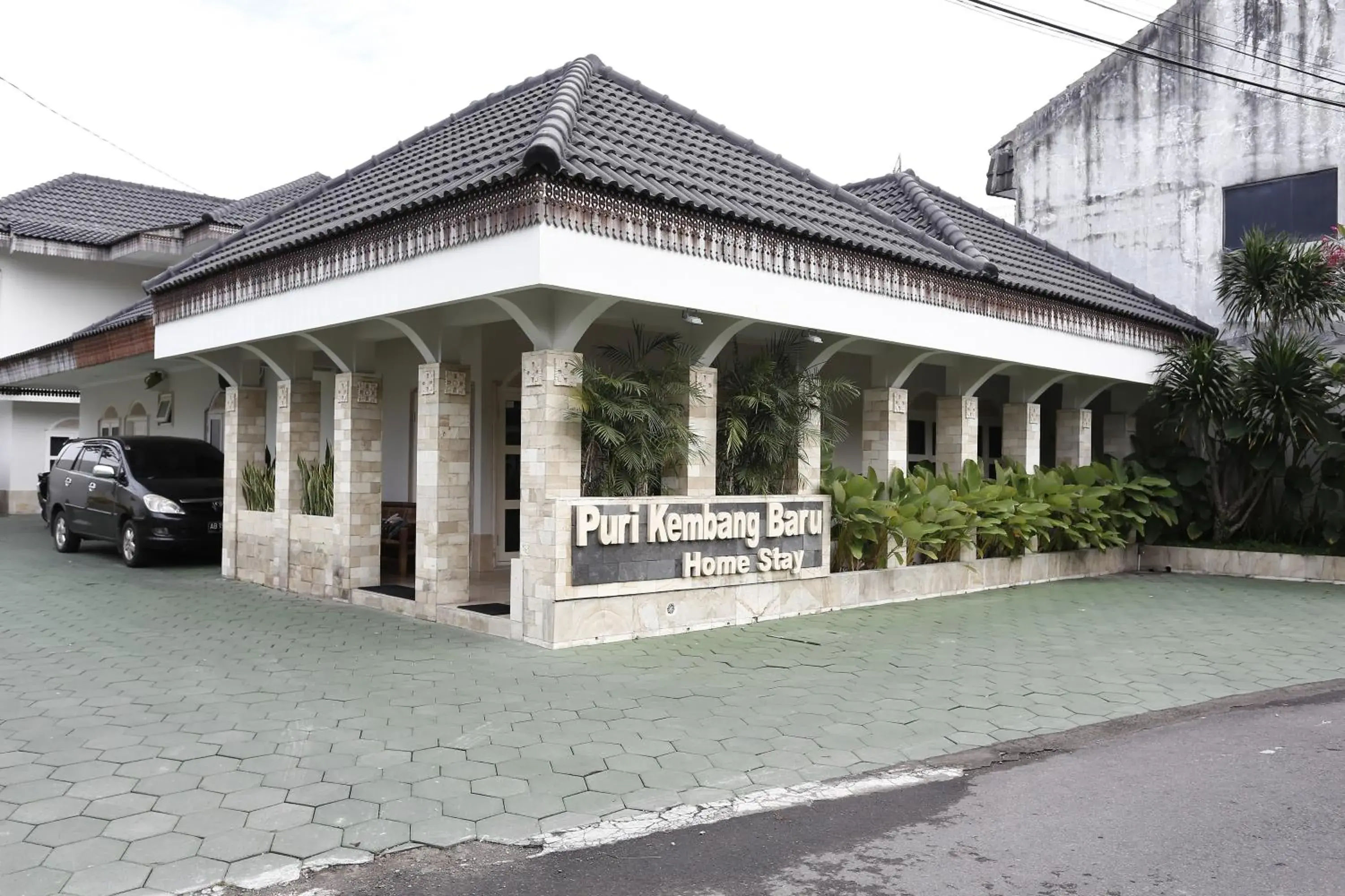 Facade/entrance, Property Building in RedDoorz Plus near Adisucipto Airport 2