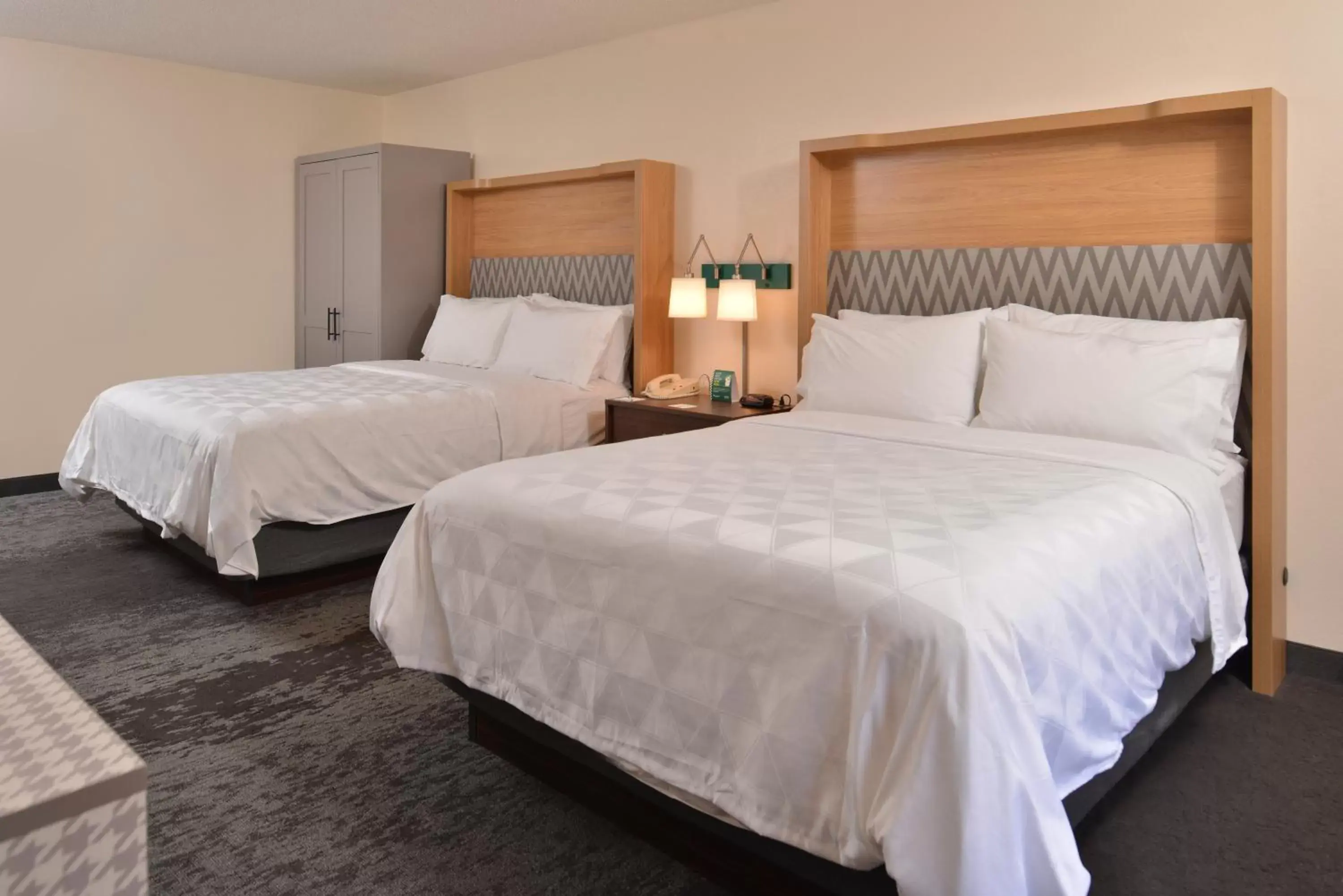 Photo of the whole room, Bed in Holiday Inn & Suites Raleigh Cary, an IHG Hotel