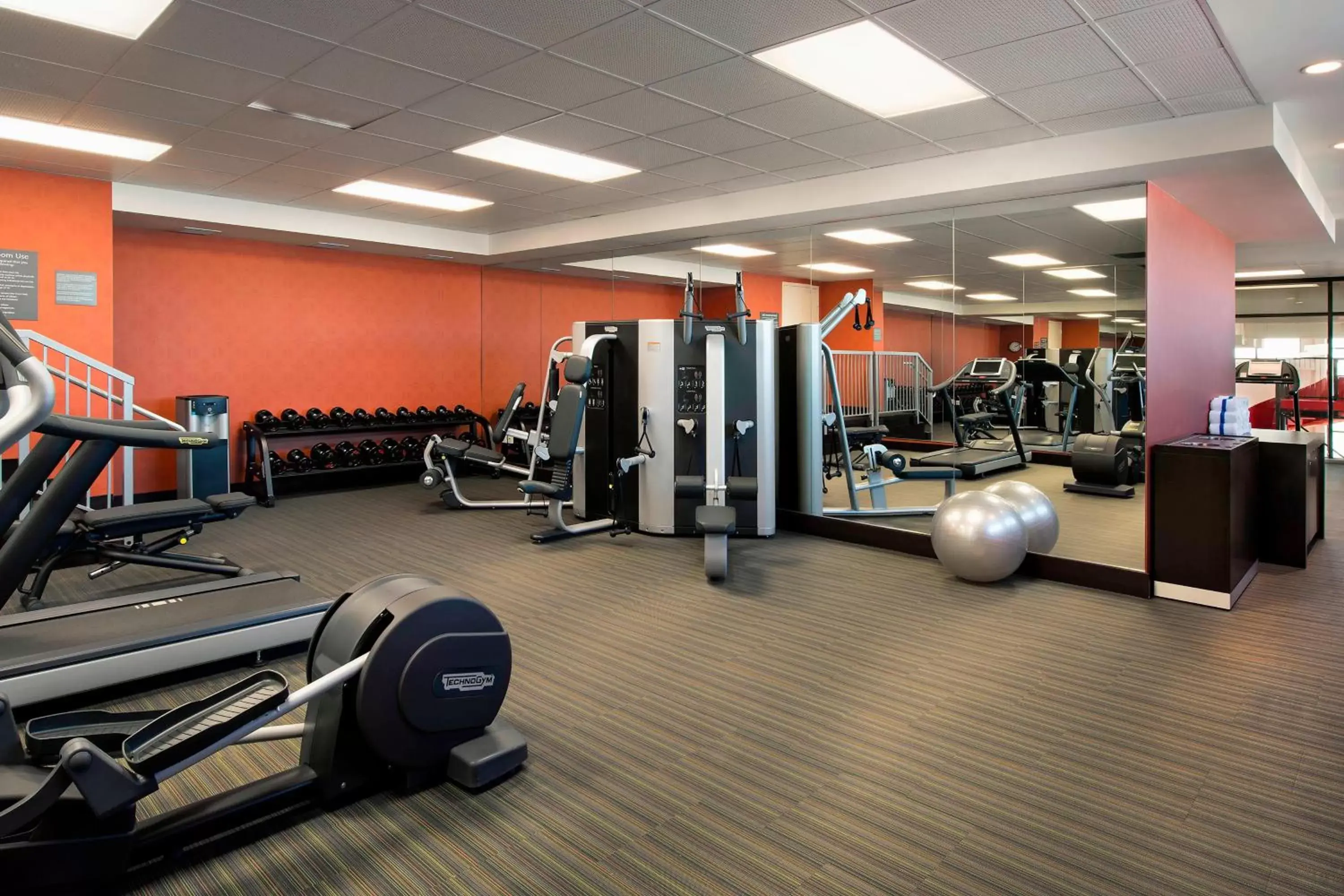 Fitness centre/facilities, Fitness Center/Facilities in Courtyard by Marriott Calgary South