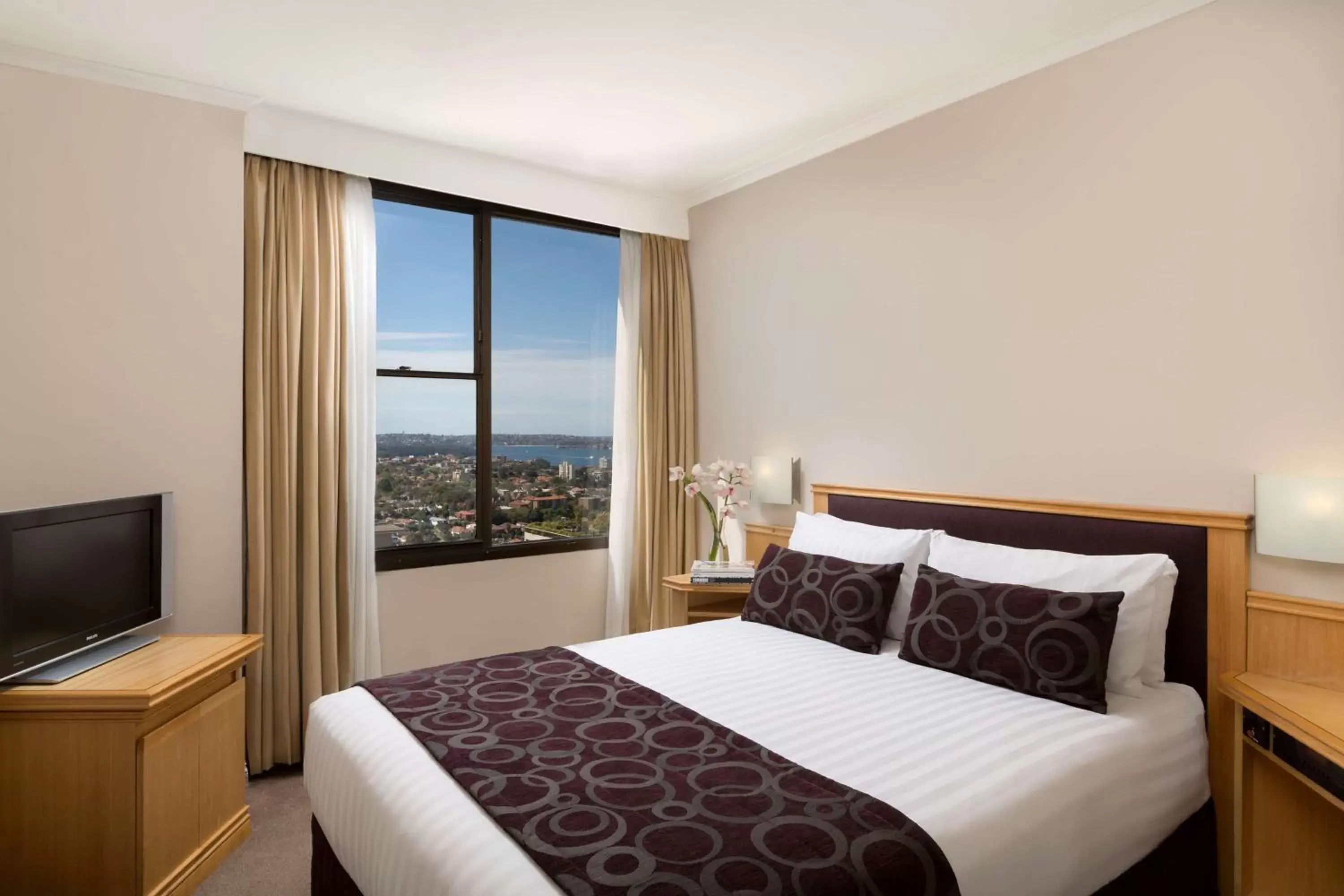 Sea view, Bed in The Miller Hotel North Sydney