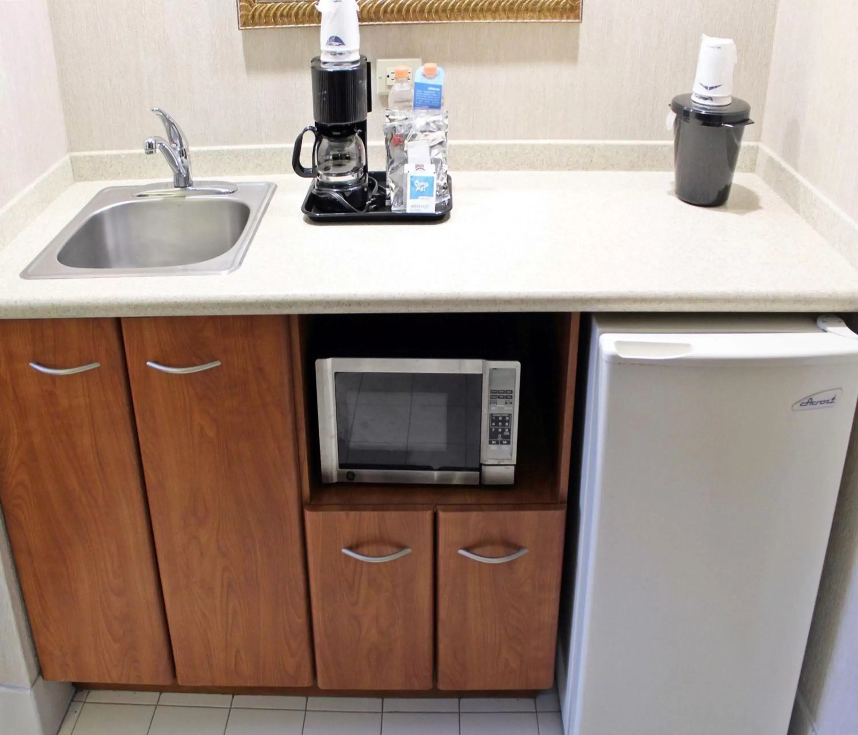 Photo of the whole room, Kitchen/Kitchenette in Hampton by Hilton Saltillo Zona Aeropuerto