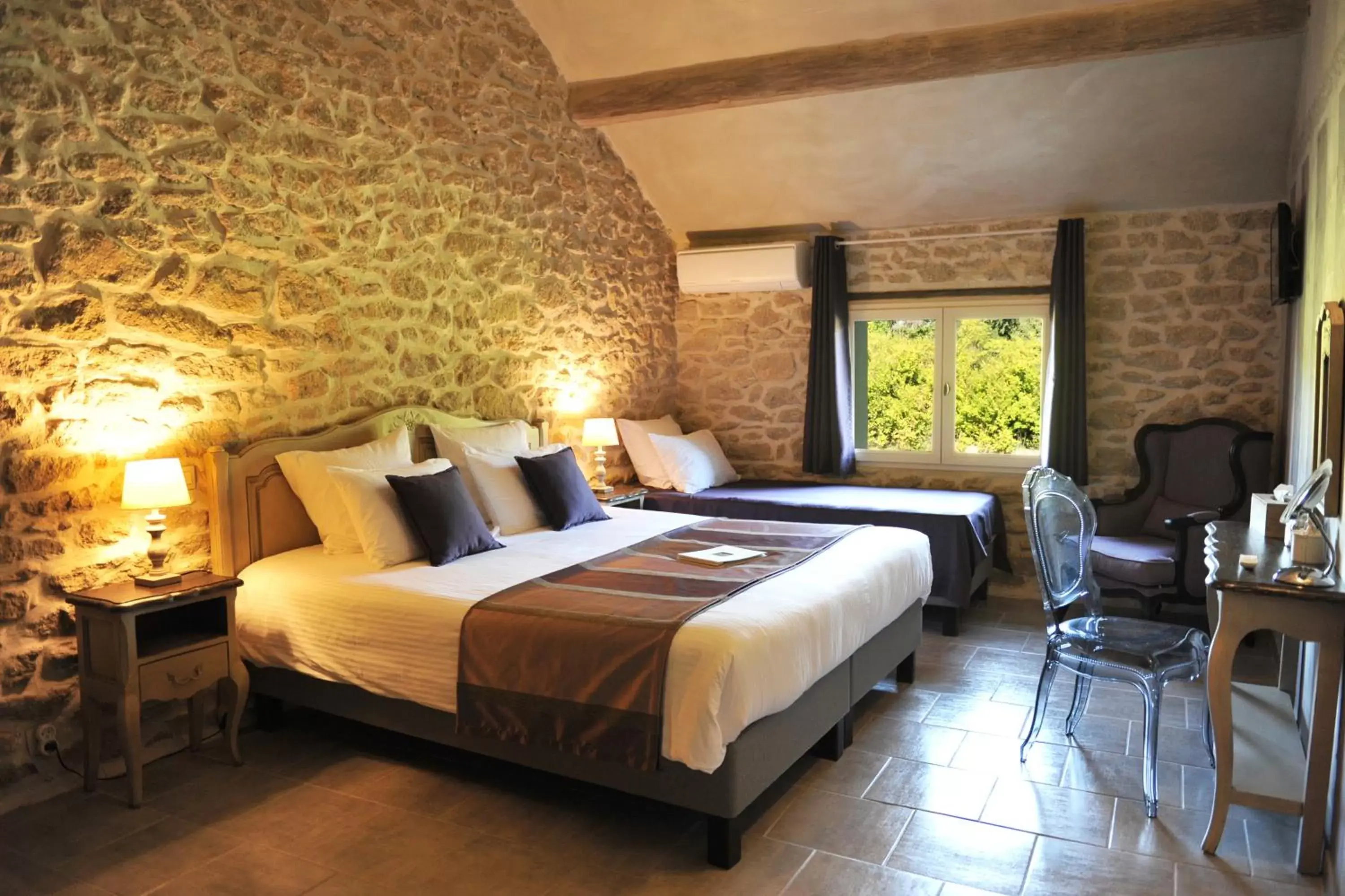 Triple Room with Private Bathroom in Le Mas Terre des Anges