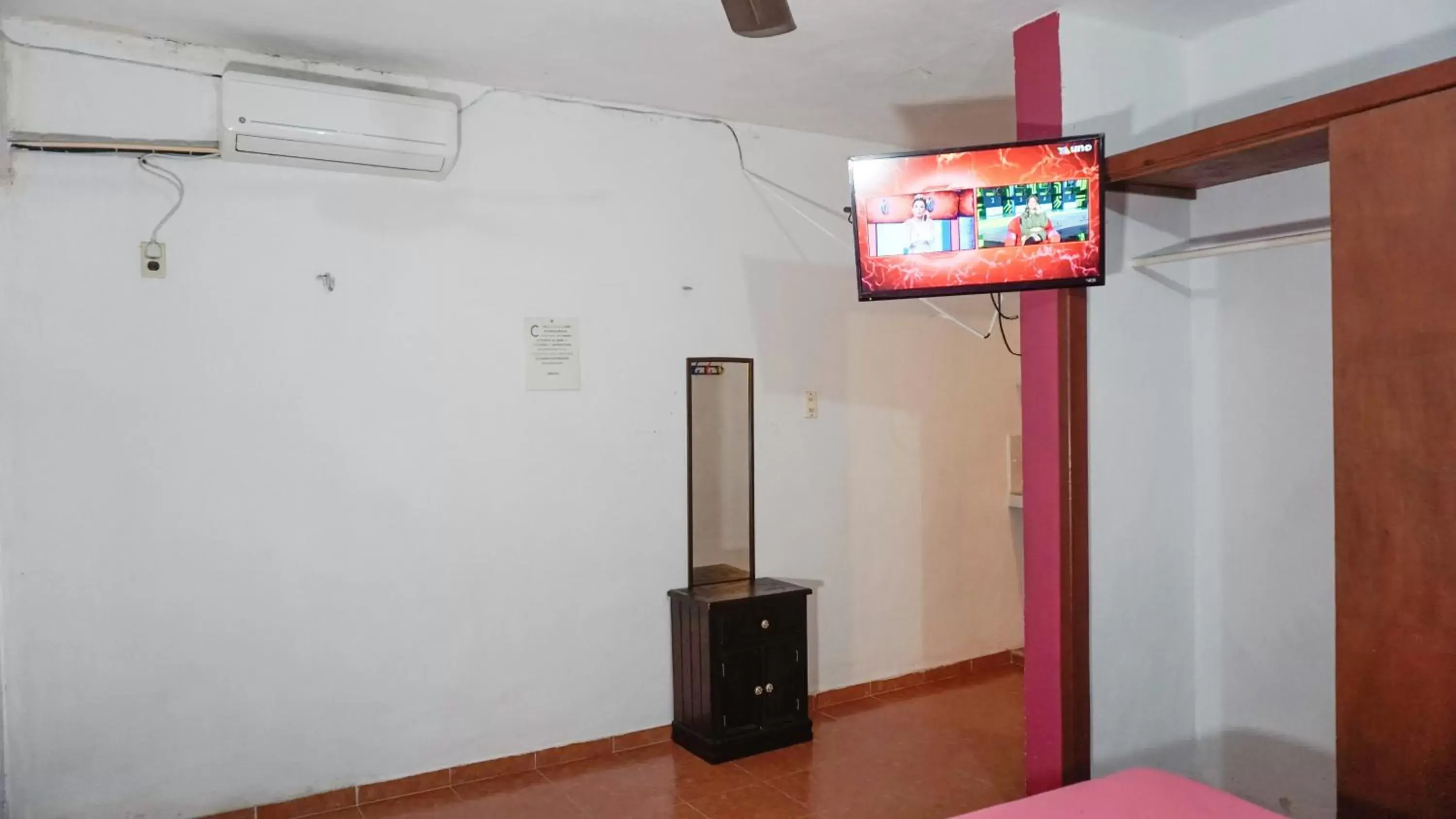 TV/Entertainment Center in Hotel D´Concepción