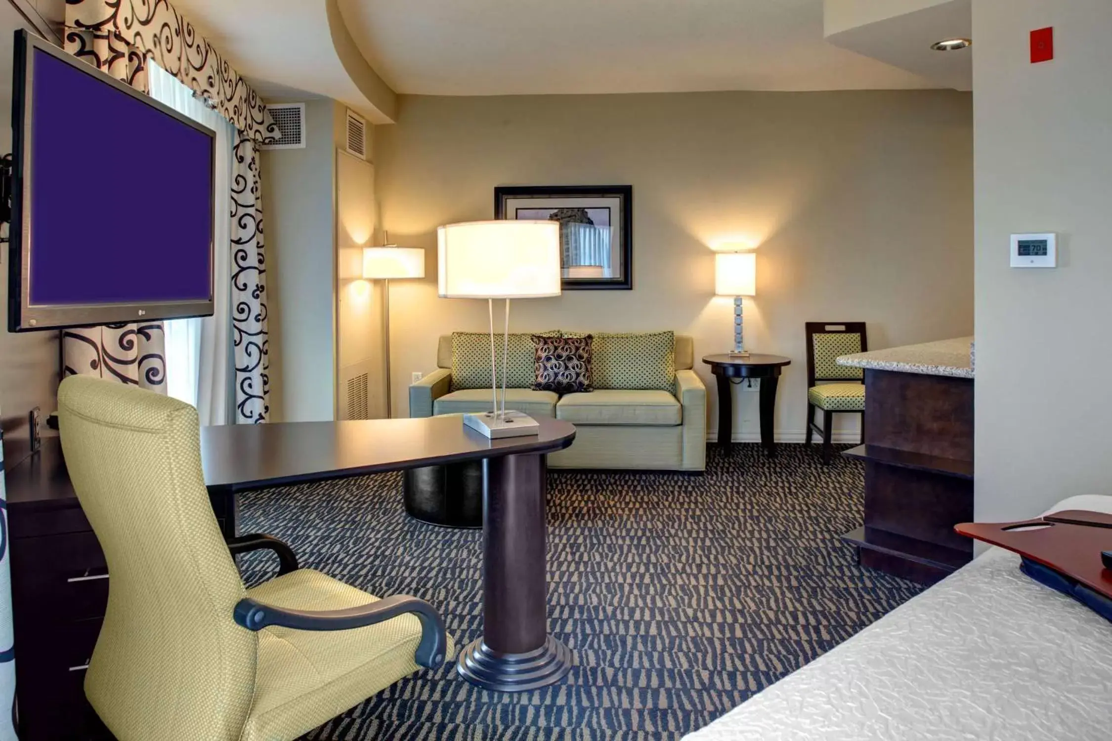 Bed, Seating Area in Hampton Inn & Suites Baton Rouge Downtown