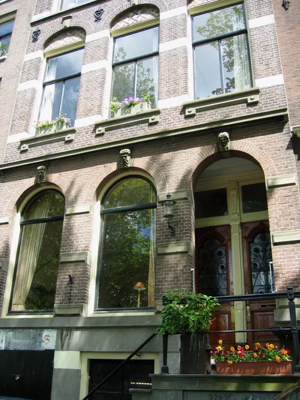Facade/entrance, Property Building in Top apartment along canal in historic centre