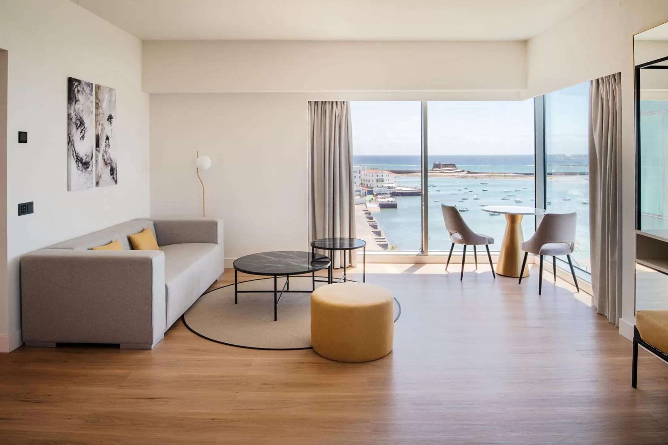 Living room, Bed in Arrecife Gran Hotel & Spa