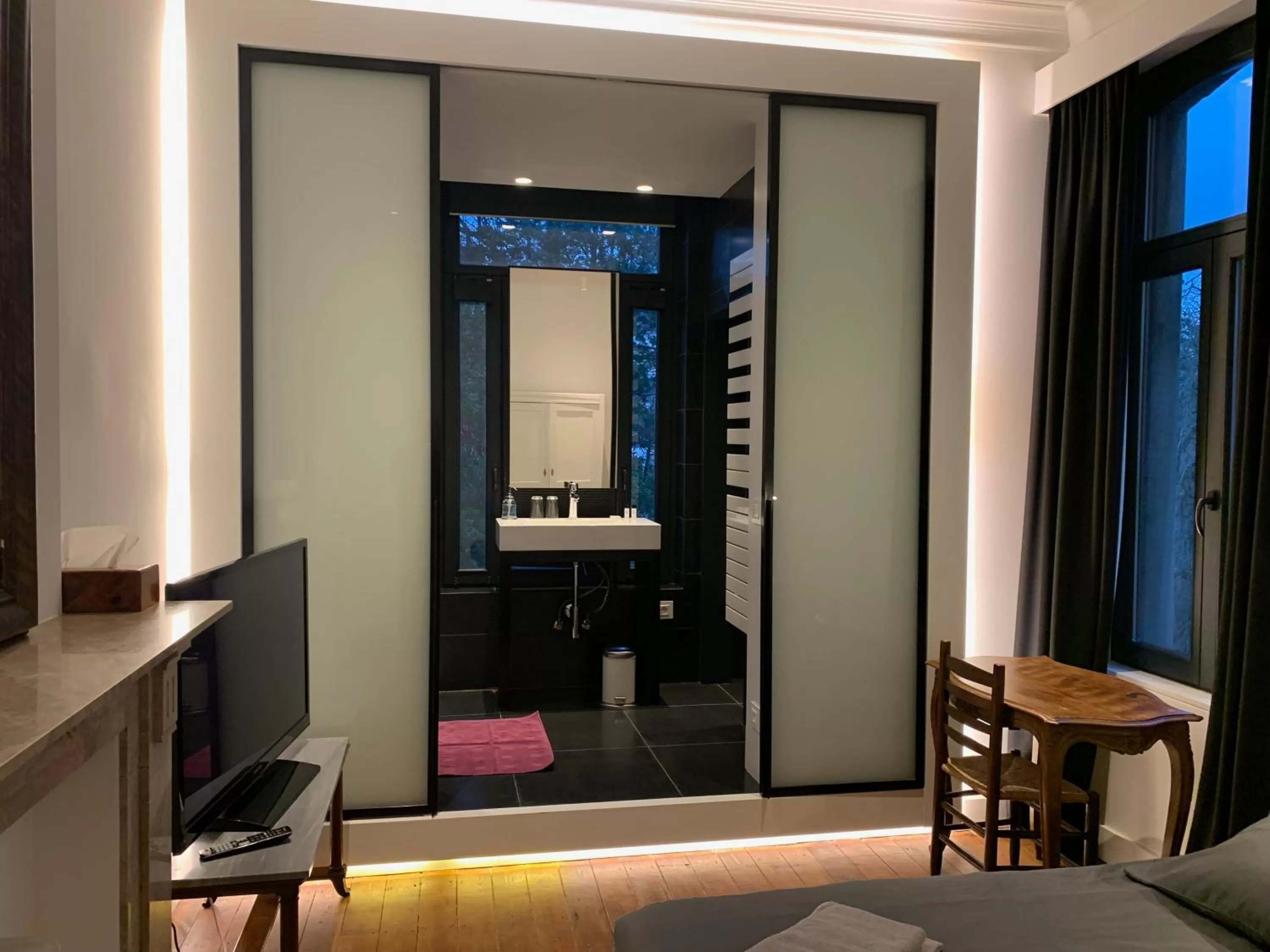 Bathroom in Albert Molière