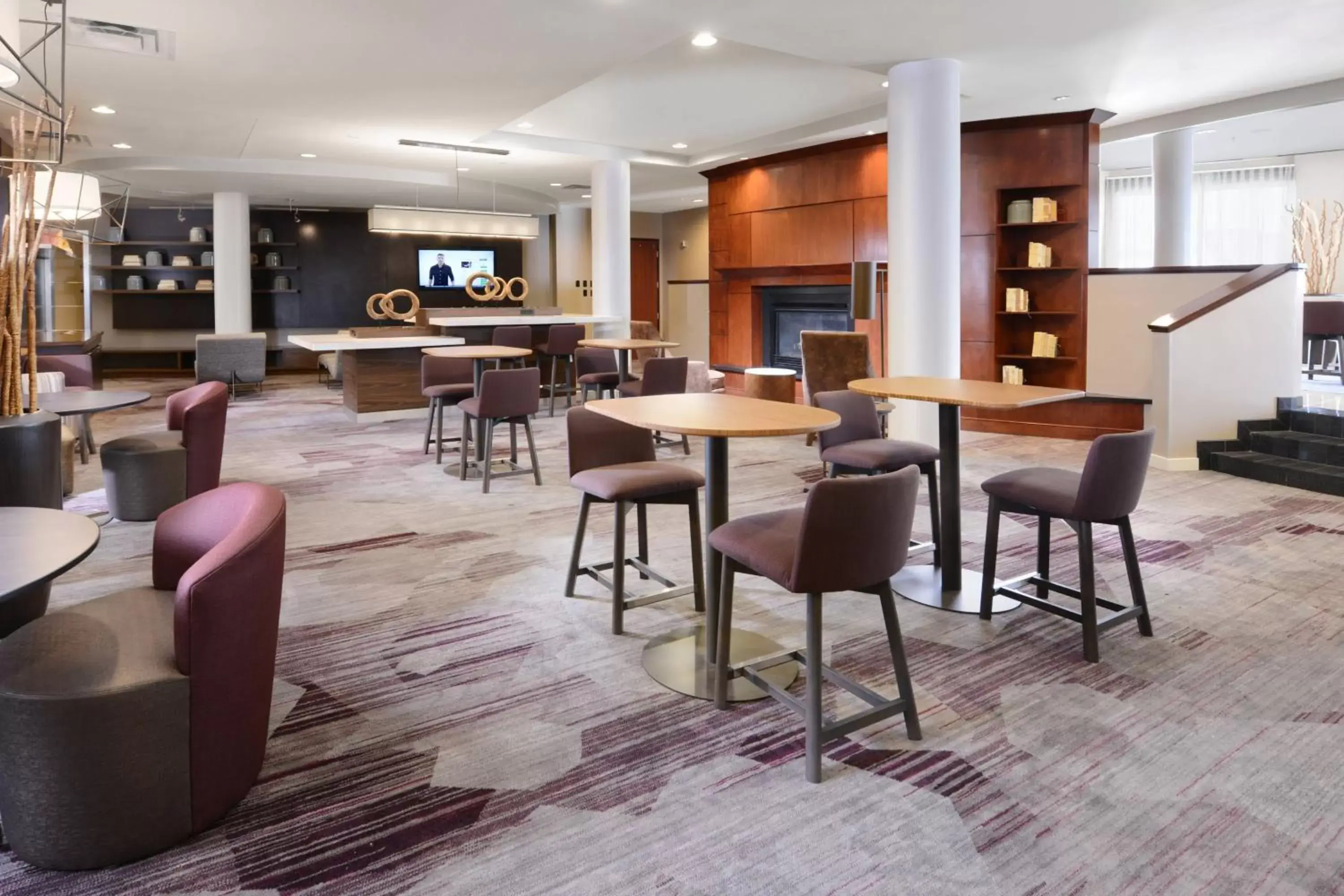 Restaurant/places to eat, Lounge/Bar in Courtyard Marriott Houston Pearland