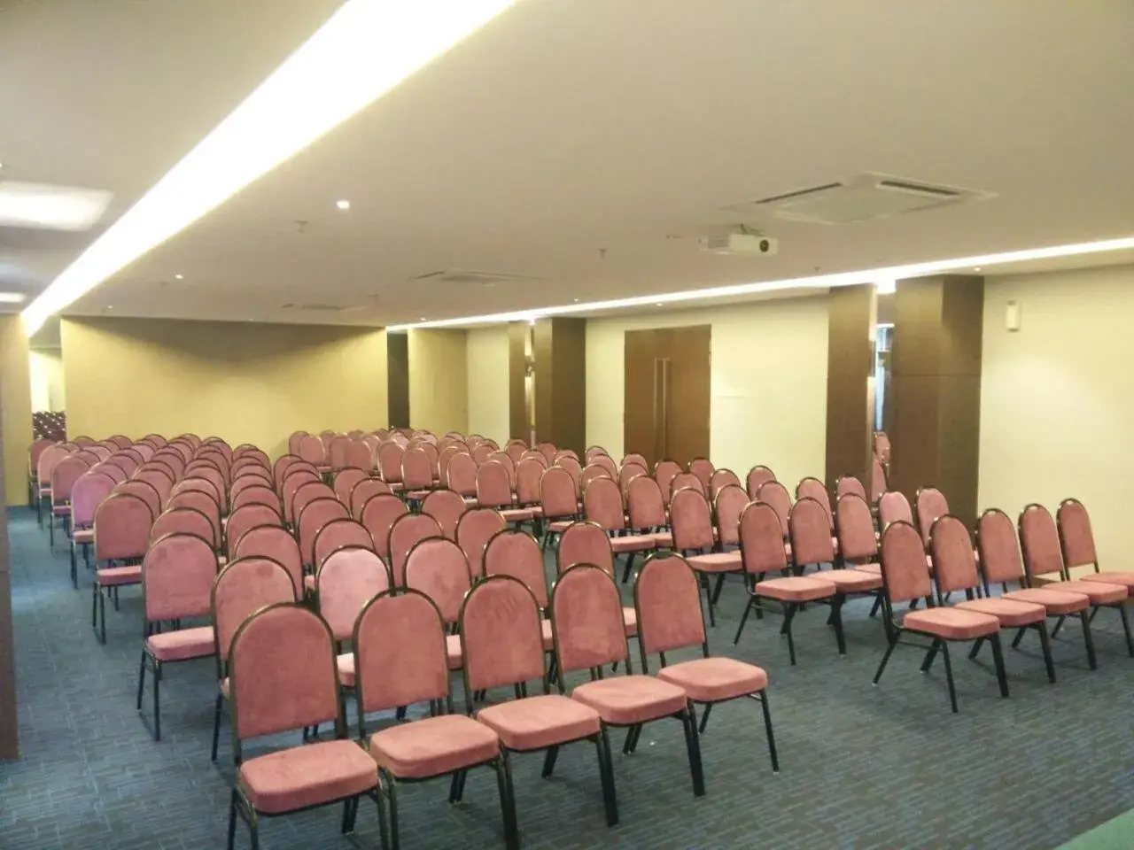 Banquet/Function facilities in The Leverage Business hotel (Skudai)