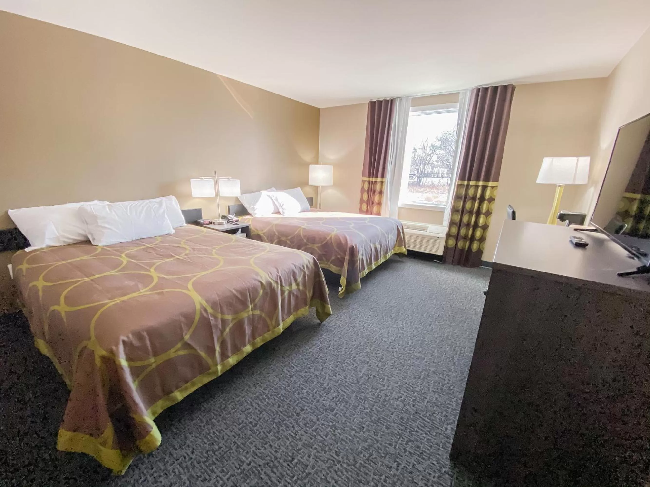 Bed in Super 8 by Wyndham Moosonee