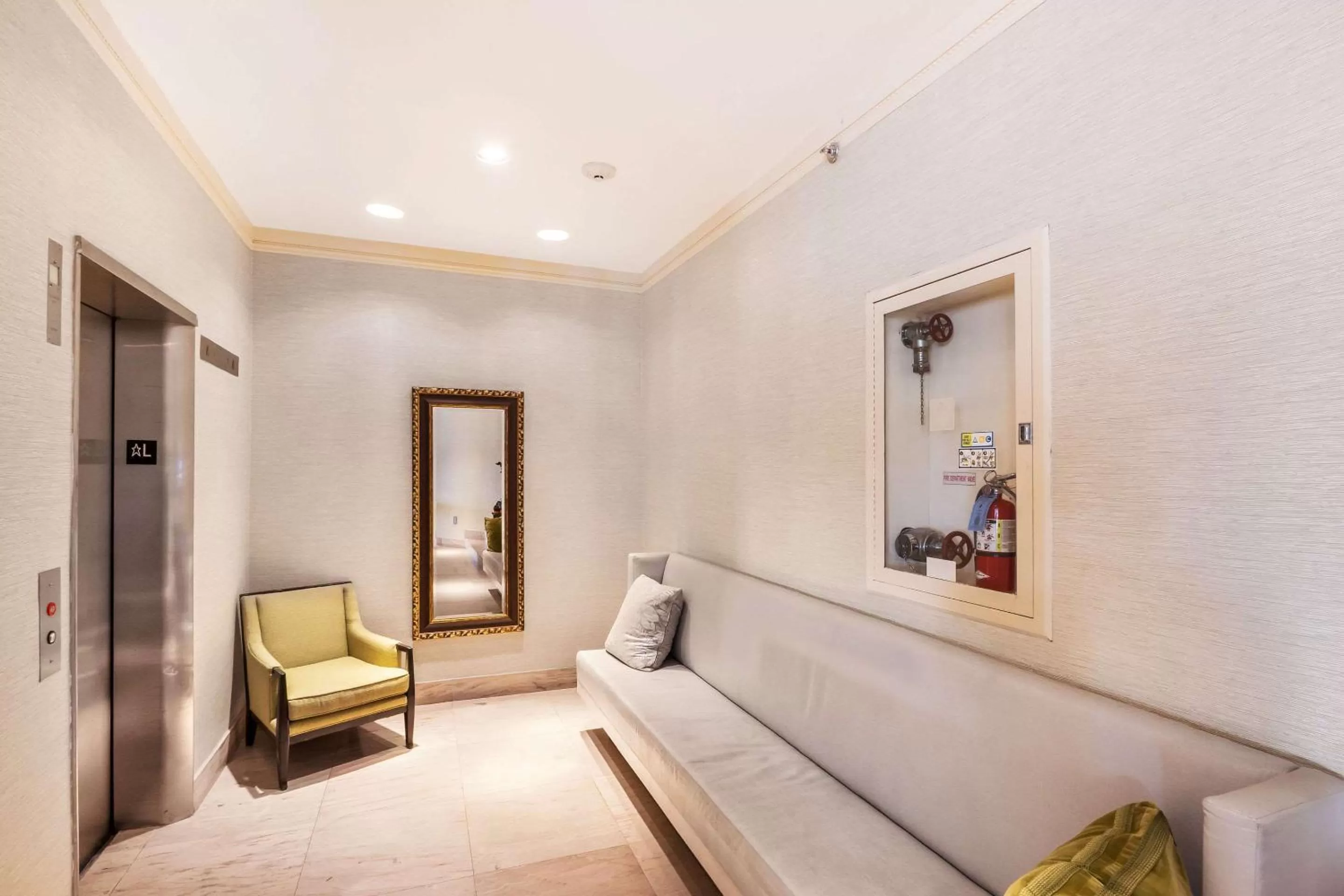 Other, Seating Area in Econo Lodge Winter Haven Chain of Lakes