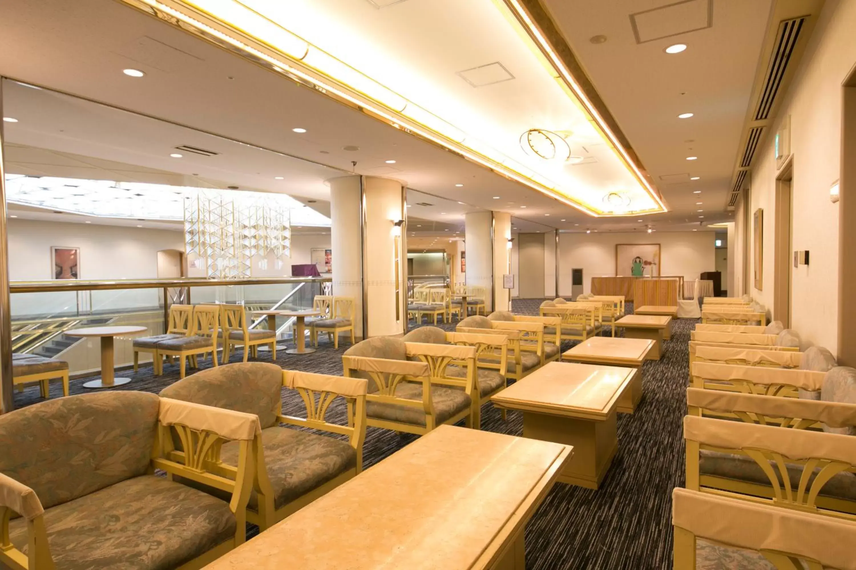 Lobby or reception in Shin Osaka Washington Hotel Plaza