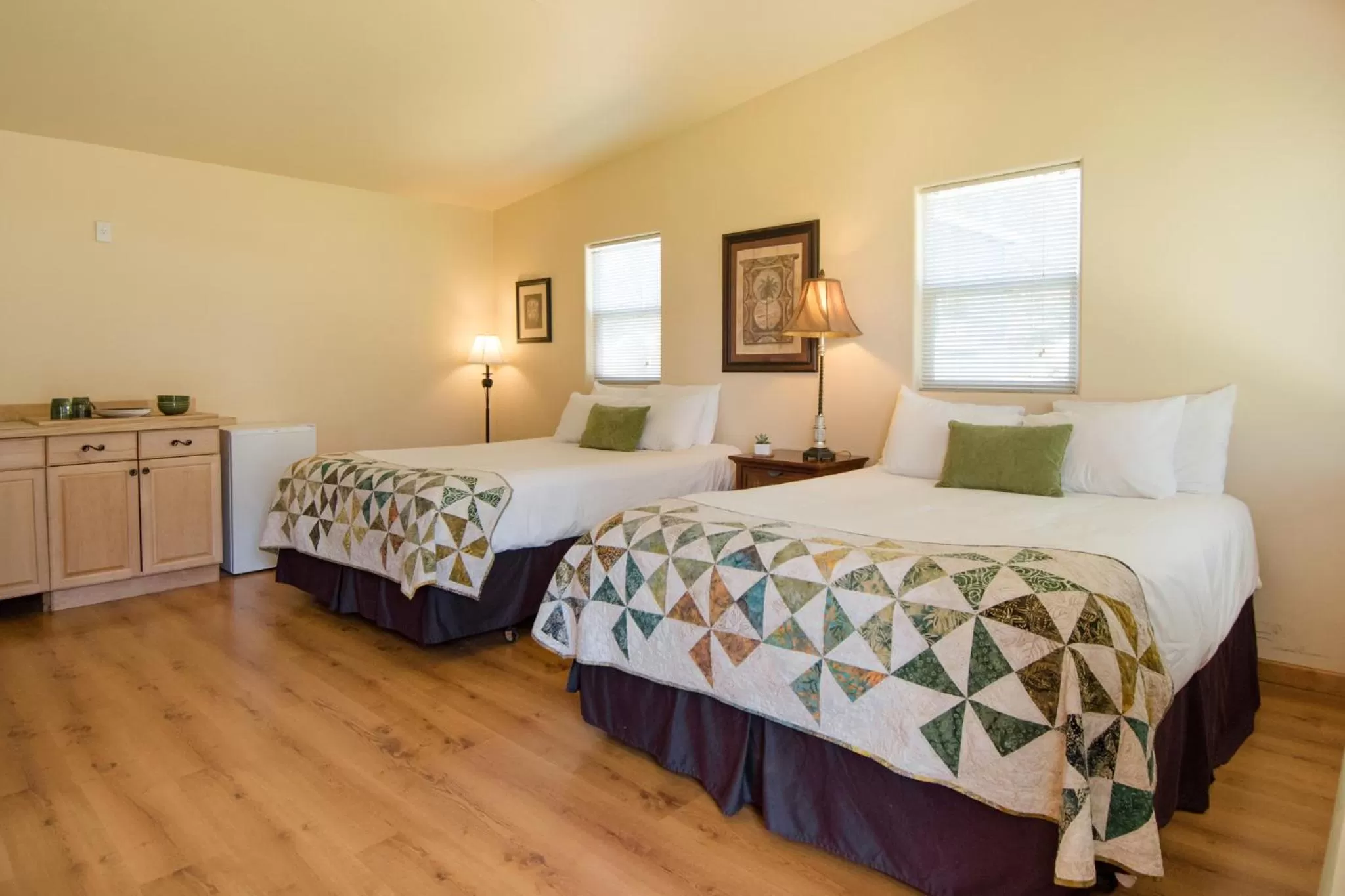 Bedroom, Bed in The Islander Inn