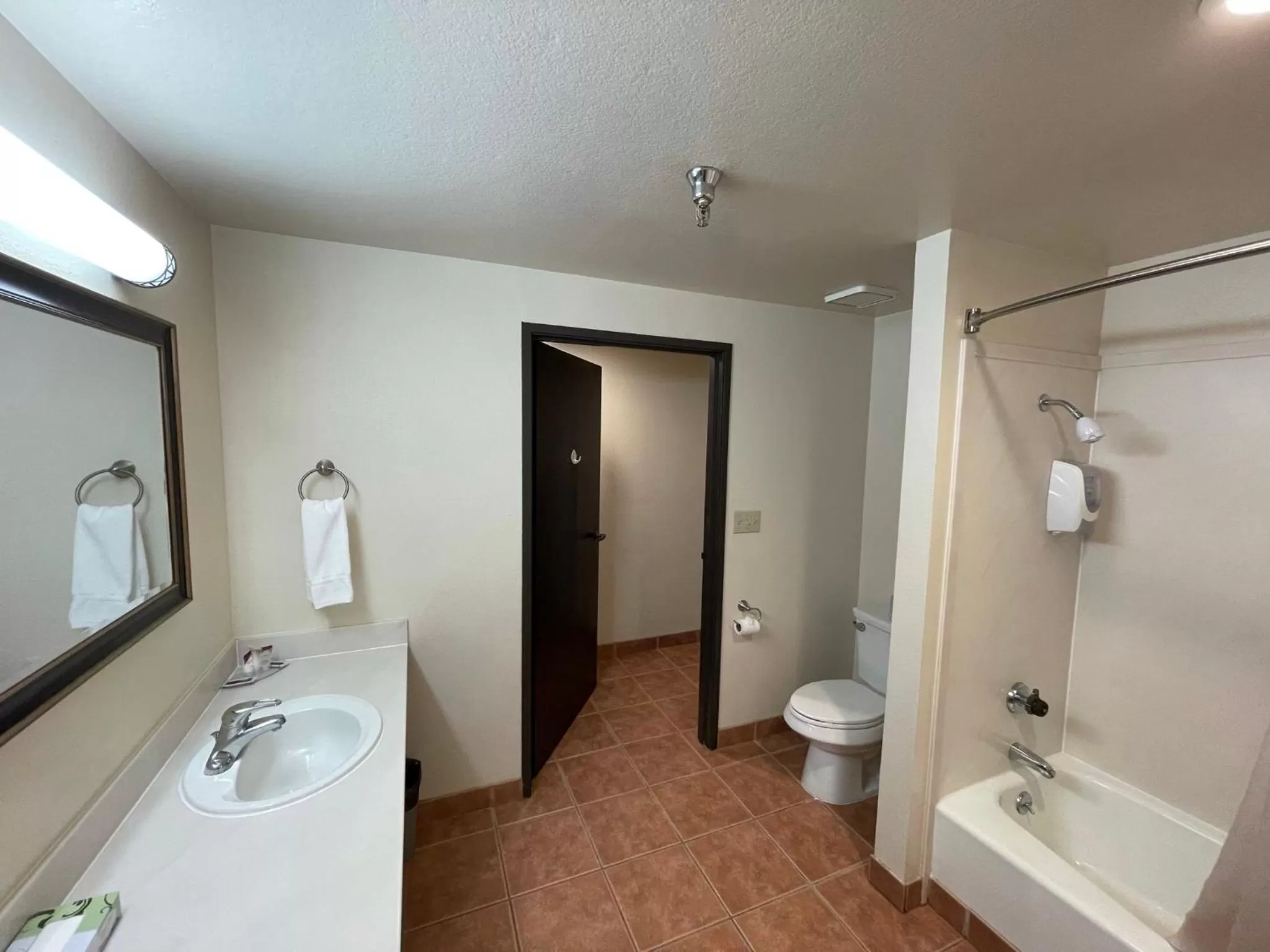 Bathroom in Oakridge Inn