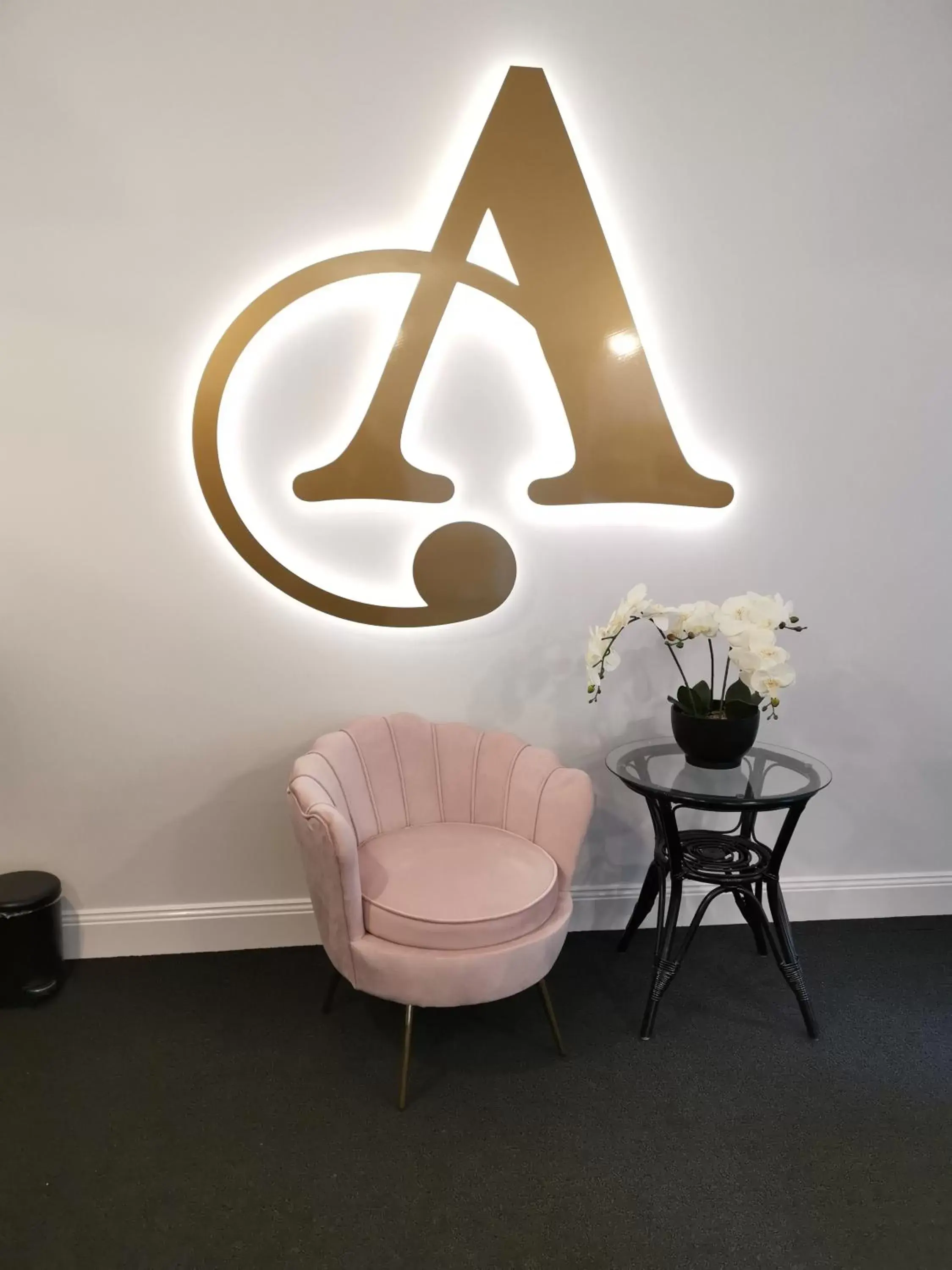 Lobby or reception, Seating Area in The Abbey Motel Goulburn