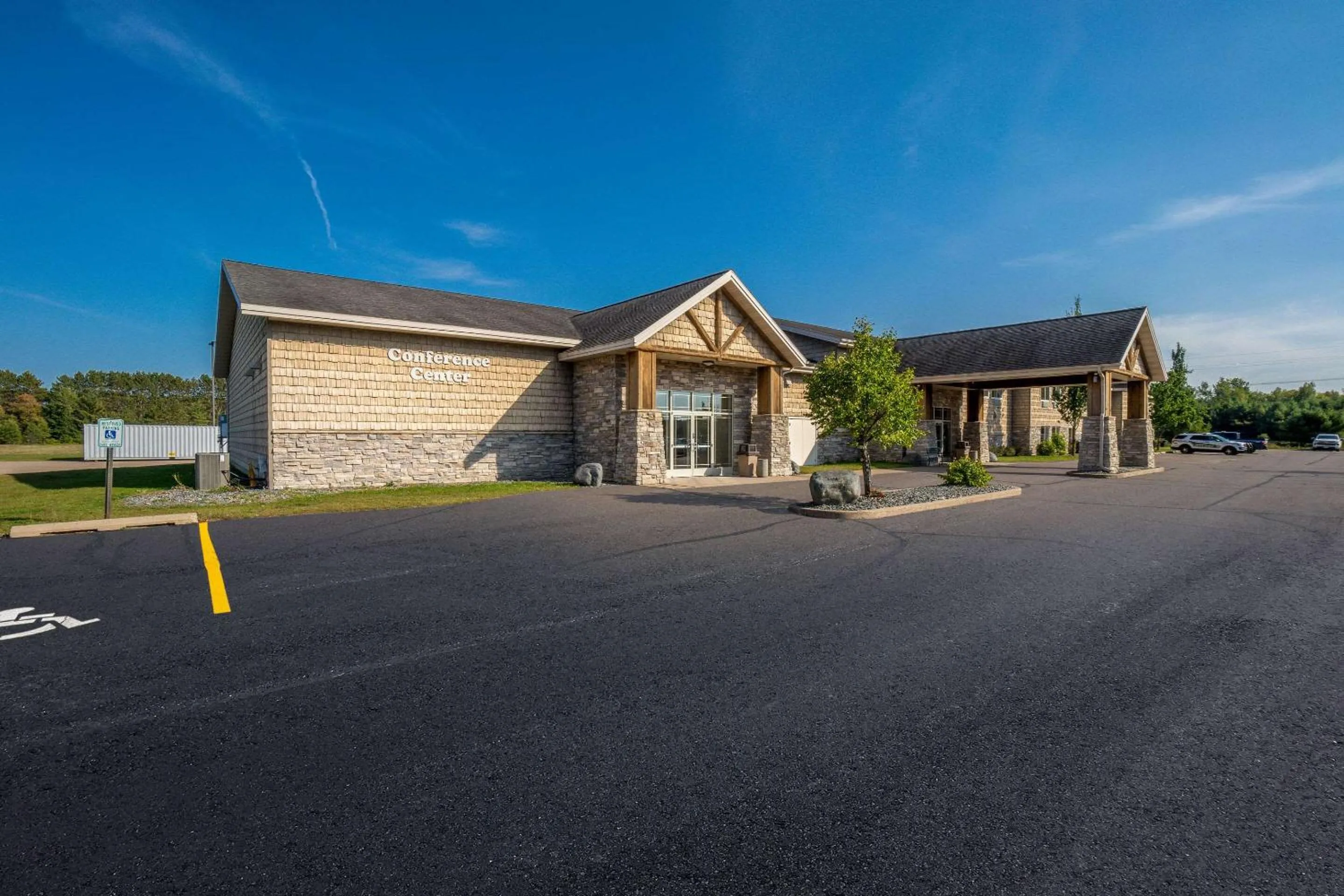 Property building in Rodeway Inn & Suites Tomahawk