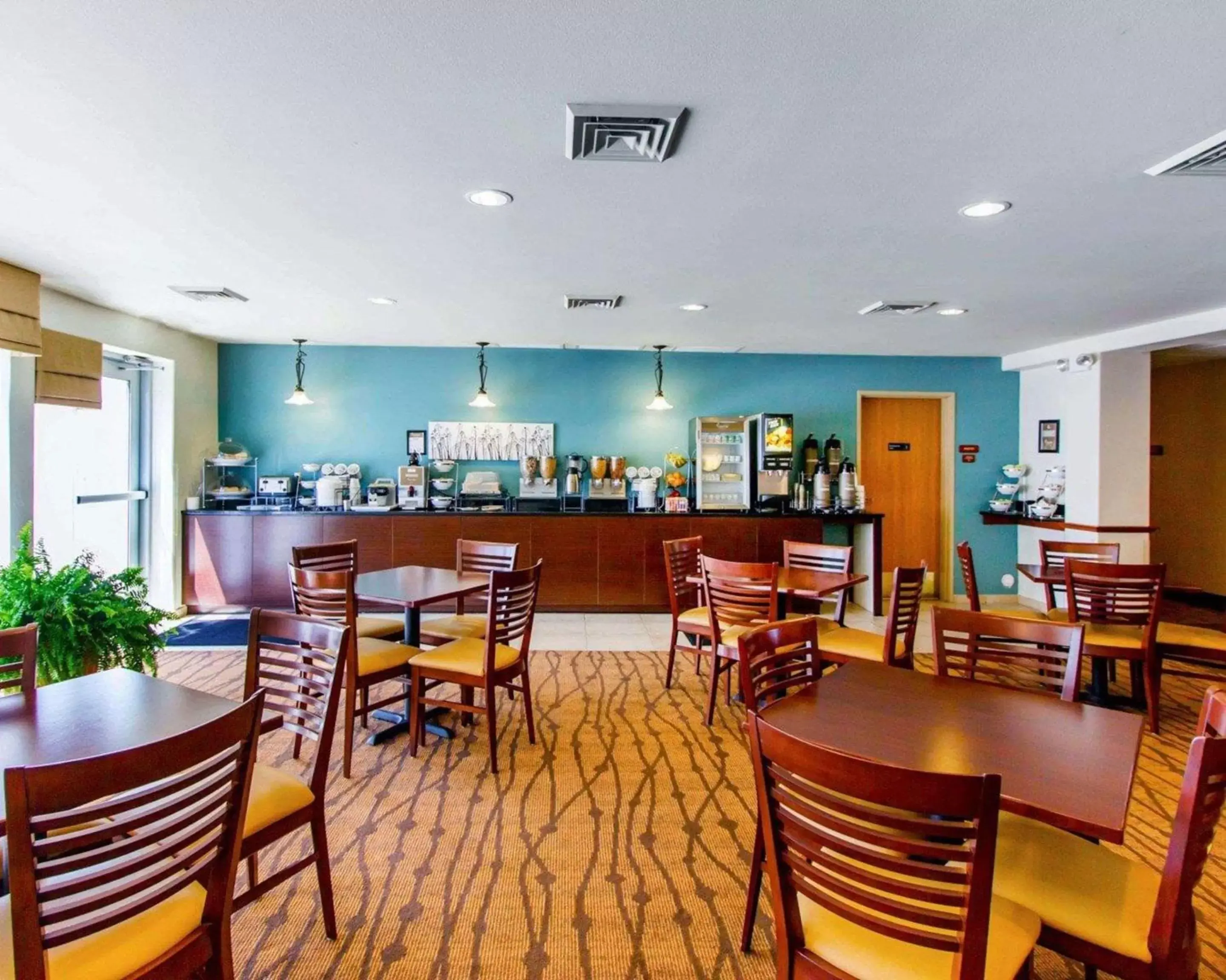 Restaurant/Places to Eat in Sleep Inn & Suites Evansville
