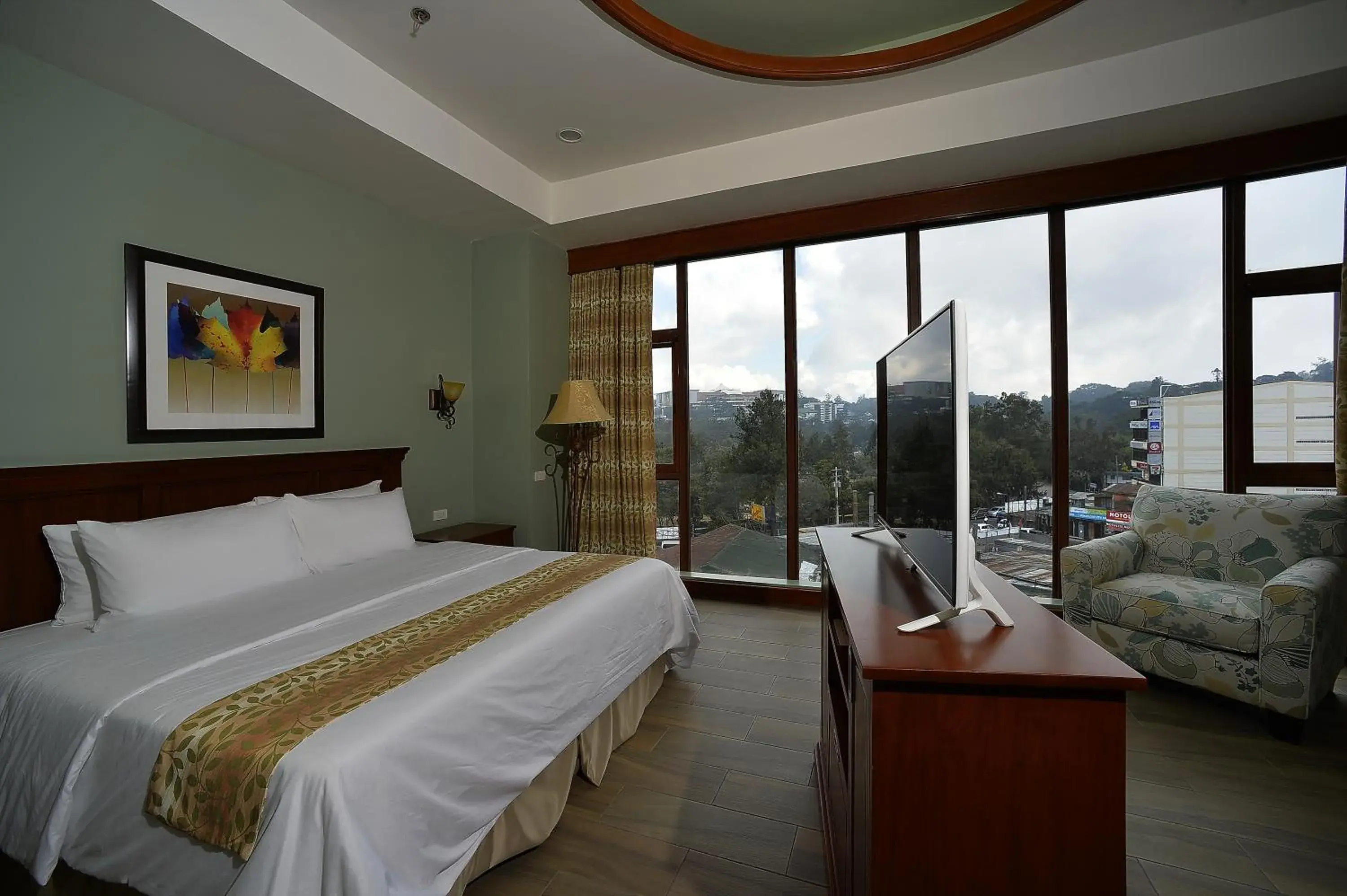 Bed in Paragon Hotel and Suites Bed in Paragon Hotel and Suites